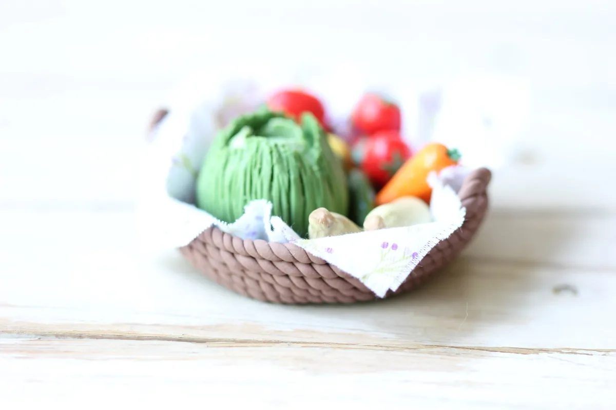 Mini Vegetables 1:12 Miniature Food For Dollhouse 15 Pcs Veggies in a Basket 2