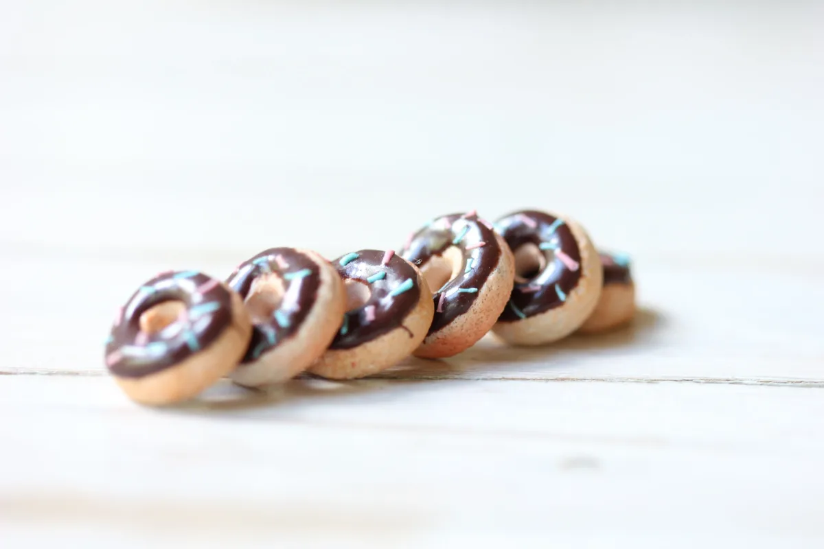 Miniature Donuts 1/6 Scale Dollhouse Miniature Food Lot 6 pcs Bakery Shop Realistic Accessories Dollhouse Delicious Food for Dolls