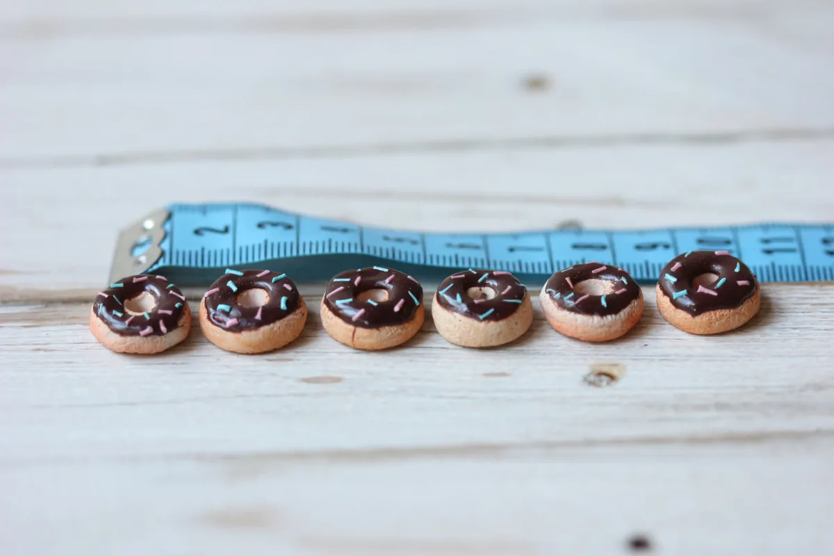 Miniature Donuts 1/6 Scale Dollhouse Miniature Food Lot 6 pcs Bakery Shop Realistic Accessories Dollhouse Delicious Food for Dolls 2