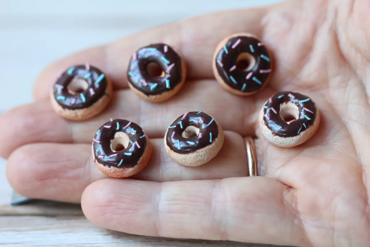 Miniature Donuts 1/6 Scale Dollhouse Miniature Food Lot 6 pcs Bakery Shop Realistic Accessories Dollhouse Delicious Food for Dolls 4
