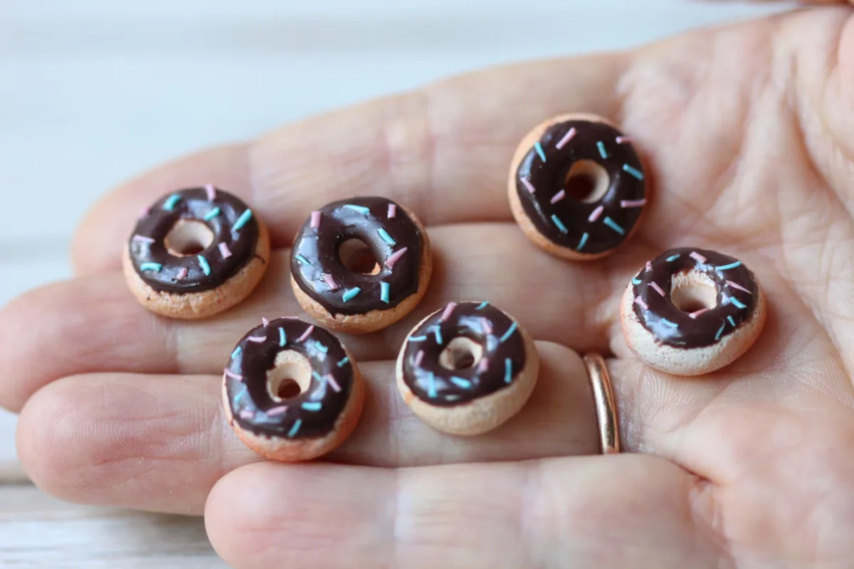 Miniature Donuts 1/6 Scale Dollhouse Miniature Food Lot 6 pcs Bakery Shop Realistic Accessories Dollhouse Delicious Food for Dolls 5