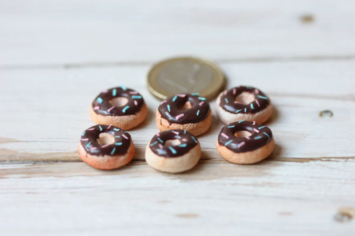 Miniature Donuts 1/6 Scale Dollhouse Miniature Food Lot 6 pcs Bakery Shop Realistic Accessories Dollhouse Delicious Food for Dolls 6