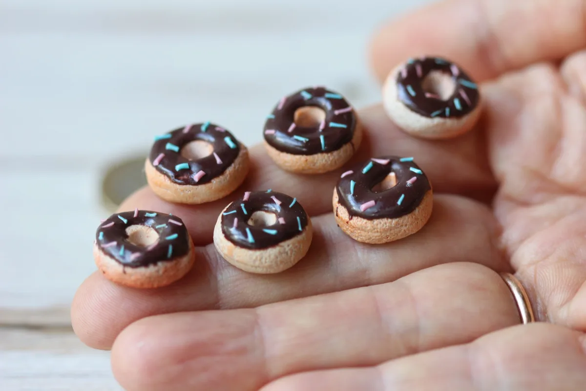 Miniature Donuts 1/6 Scale Dollhouse Miniature Food Lot 6 pcs Bakery Shop Realistic Accessories Dollhouse Delicious Food for Dolls 7