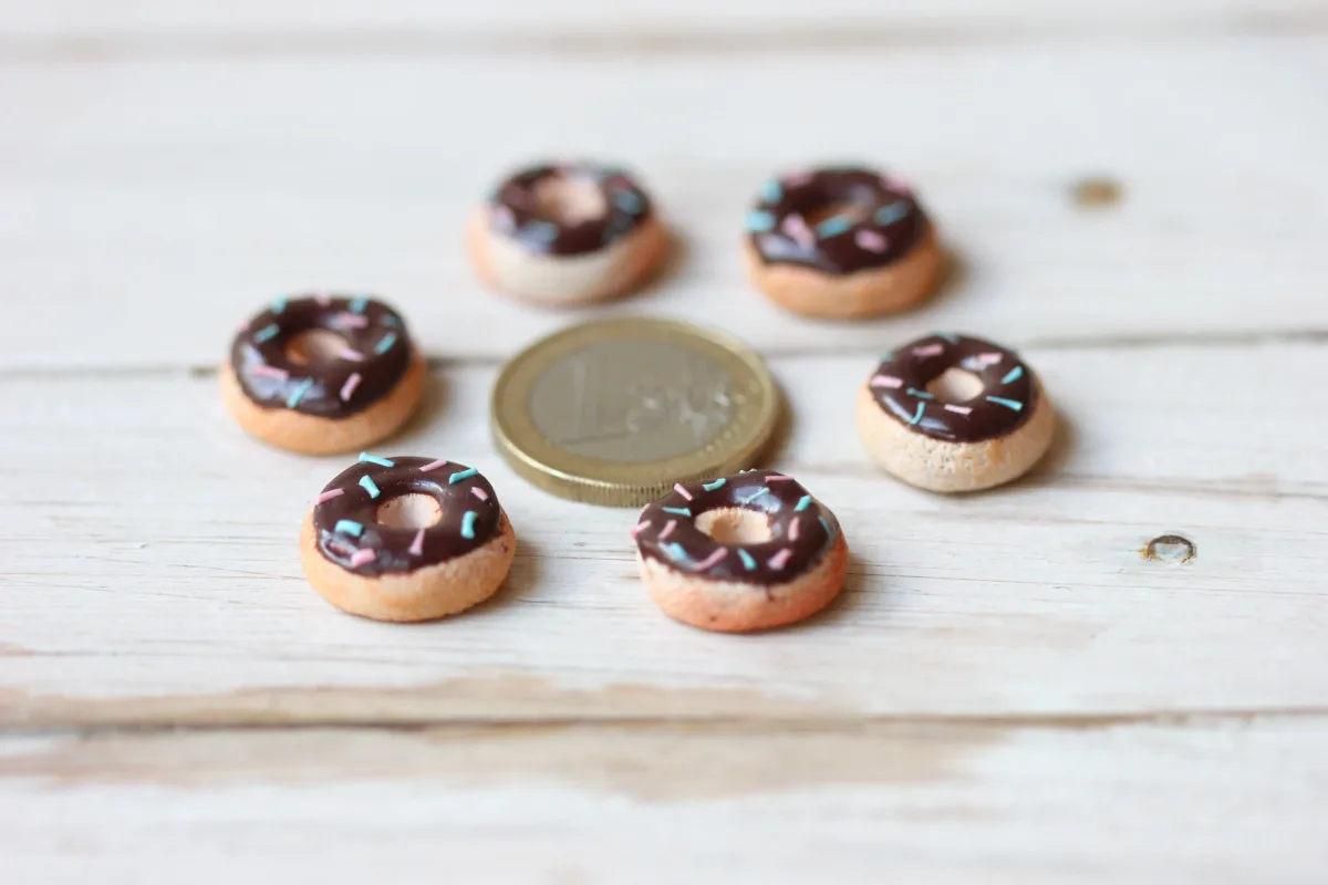 Miniature Donuts 1/6 Scale Dollhouse Miniature Food Lot 6 pcs Bakery Shop Realistic Accessories Dollhouse Delicious Food for Dolls 8