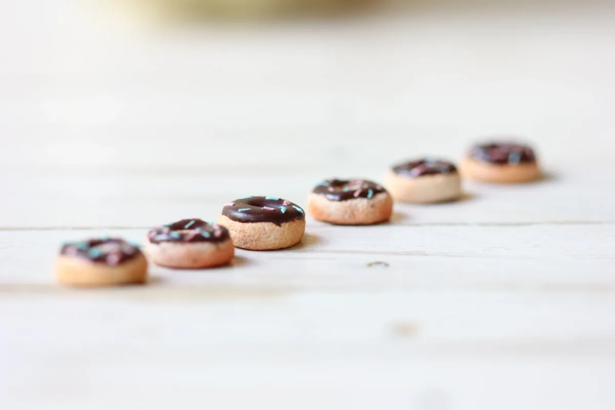 Miniature Donuts 1/6 Scale Dollhouse Miniature Food Lot 6 pcs Bakery Shop Realistic Accessories Dollhouse Delicious Food for Dolls 9