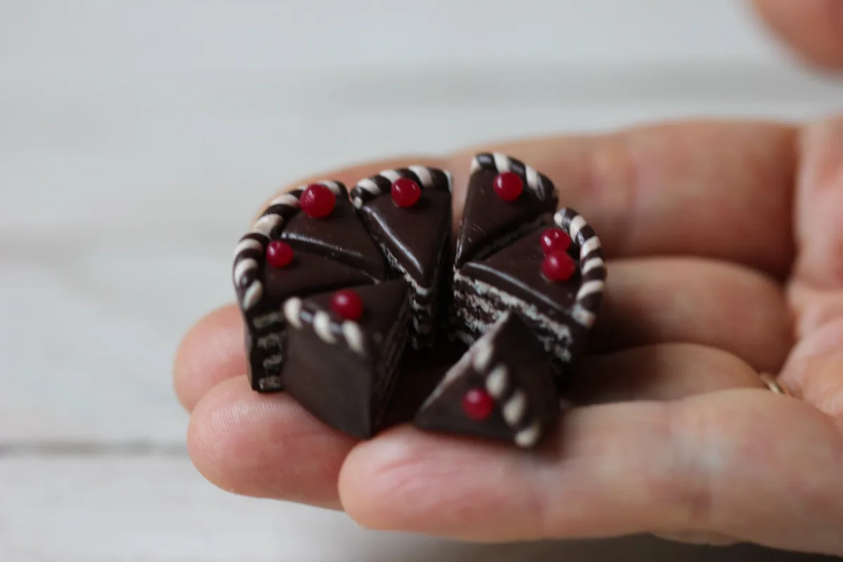 Miniature Sliced Chocolate Cake 1/6, 1/12 Scale Dollhouse Food Lot 4 pcs Bakery Shop Food for Dolls 8
