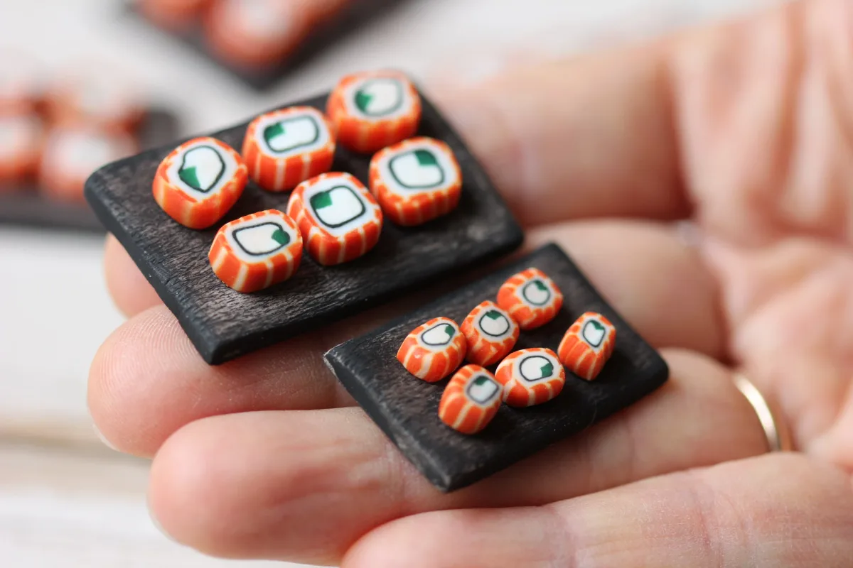 Miniature Sushi 1/12 1/6 Scale Dollhouse Food 6 Pcs on a Wooden Board Food for Dolls Dollhouse Miniatures Polymer Clay Sushi 2