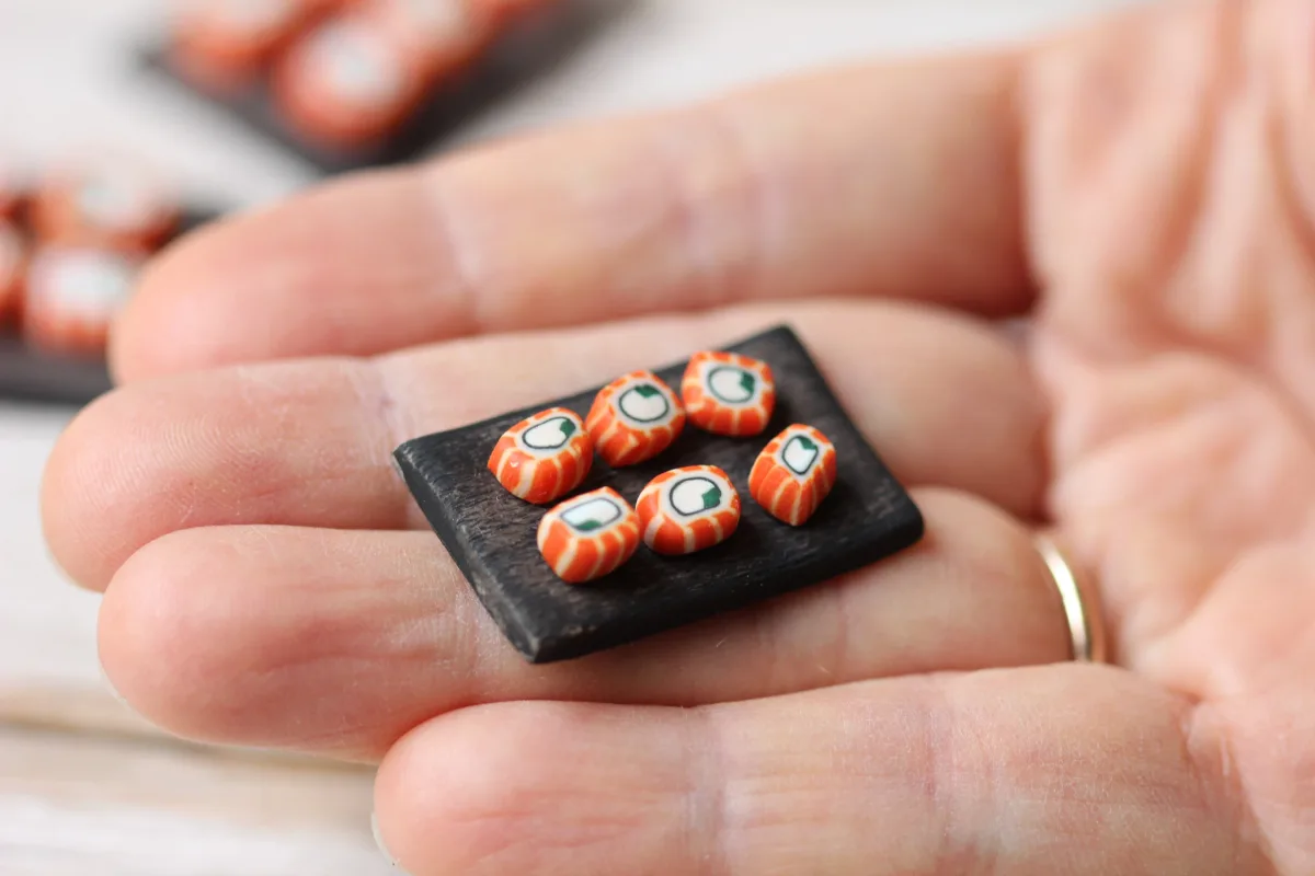 Miniature Sushi 1/12 1/6 Scale Dollhouse Food 6 Pcs on a Wooden Board Food for Dolls Dollhouse Miniatures Polymer Clay Sushi 6