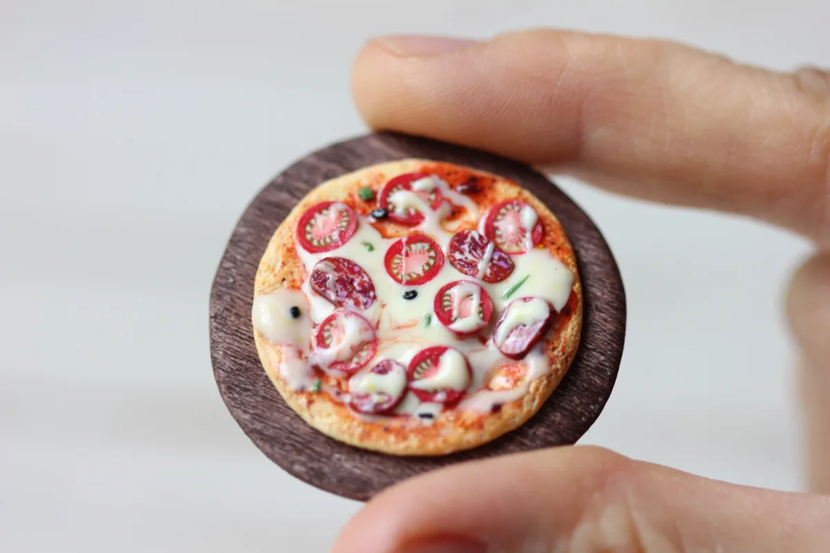 Pizza for Dolls Miniature Pepperoni and Tomatoes Pizza Mini Dollhouse Realistic Food 1:12 Scale Miniature Handmade Whole Pizza on a Plank 1