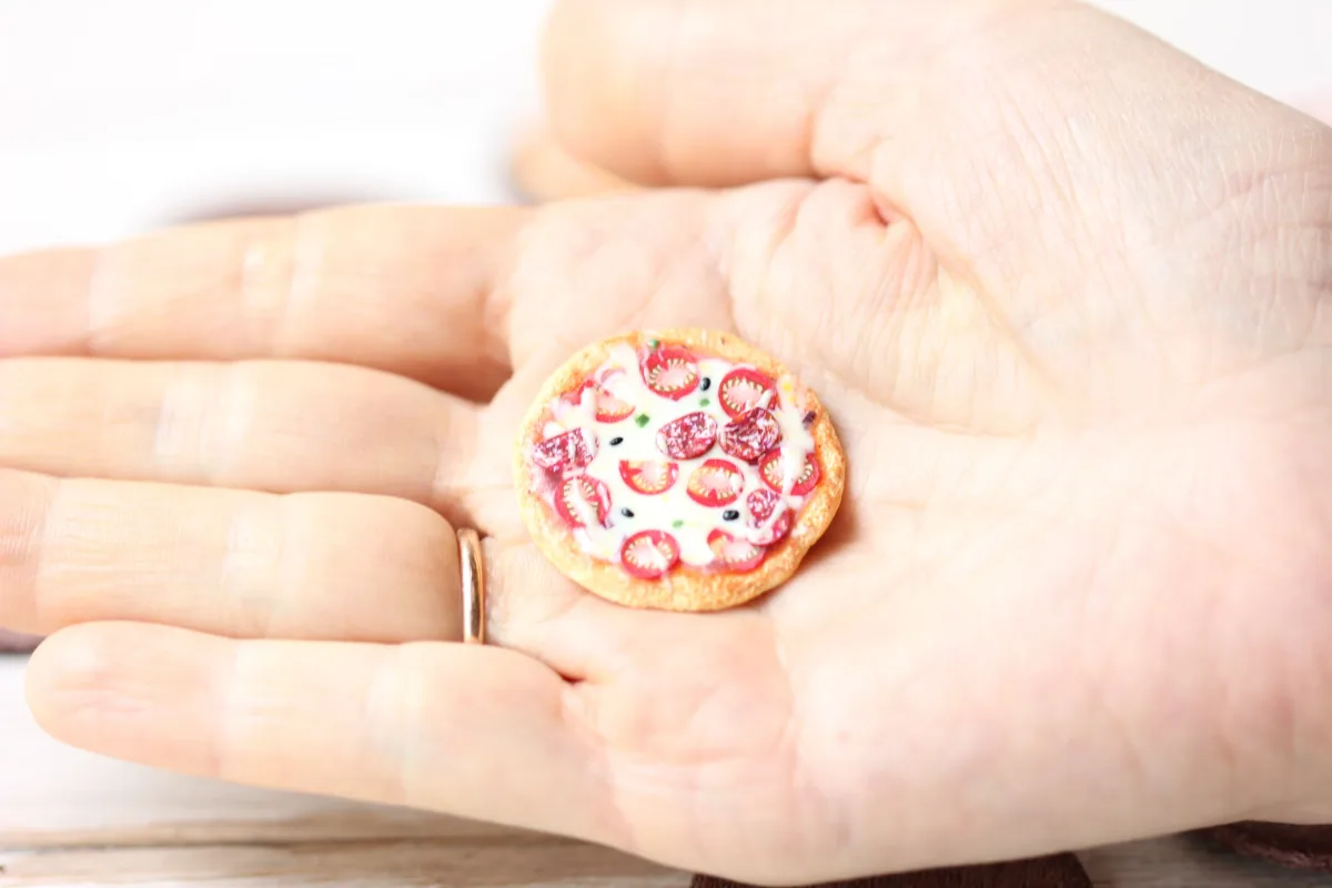 Pizza for Dolls Miniature Pepperoni and Tomatoes Pizza Mini Dollhouse Realistic Food 1:12 Scale Miniature Handmade Whole Pizza on a Plank 3