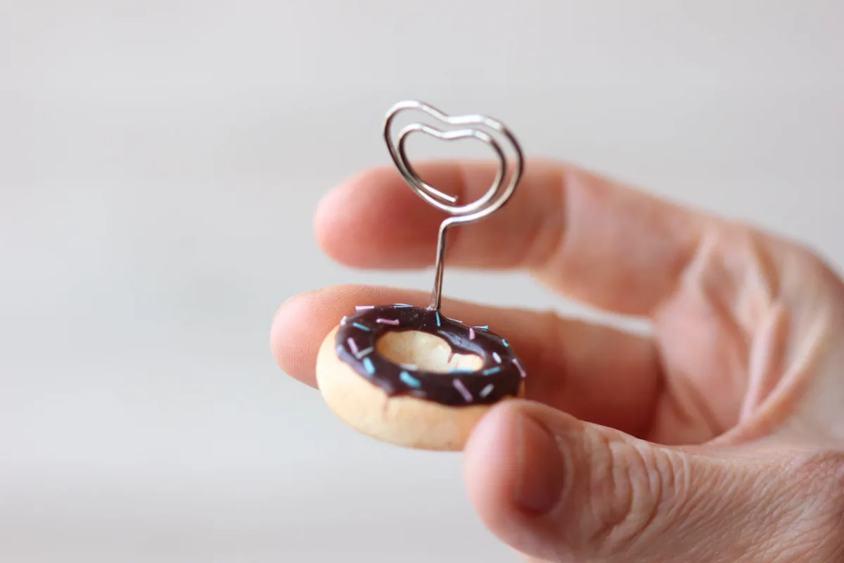 Place Card Holders for Wedding Polymer Clay Donut Names Escort Cards Guests Seating Table Finder Cards Wedding Supplies Price Tag Holders 4