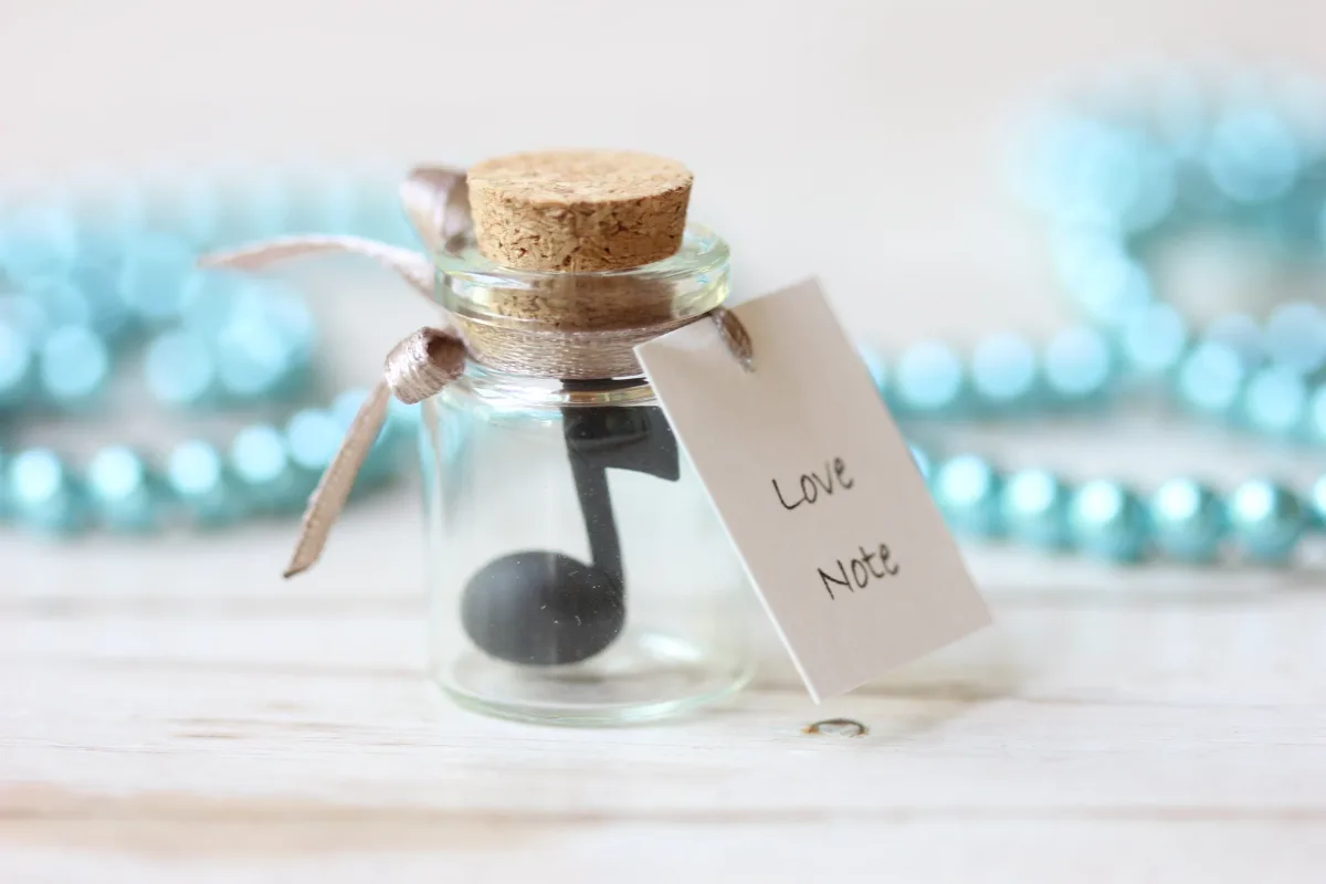 Love in a Bottle Customizable Anniversary Gift for Music Lovers Parents Personalized Music Valentine's day Birthday Present Graduation Gift 9