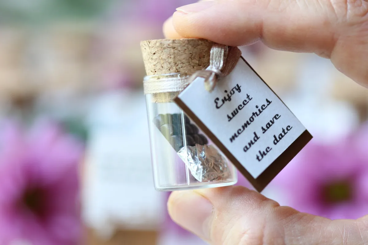 Personalized Wedding Gift Glass Bottle with Handcrafted Chocolate Bar Customized Party Favors for Guests Thank You Anniversary Gift 1