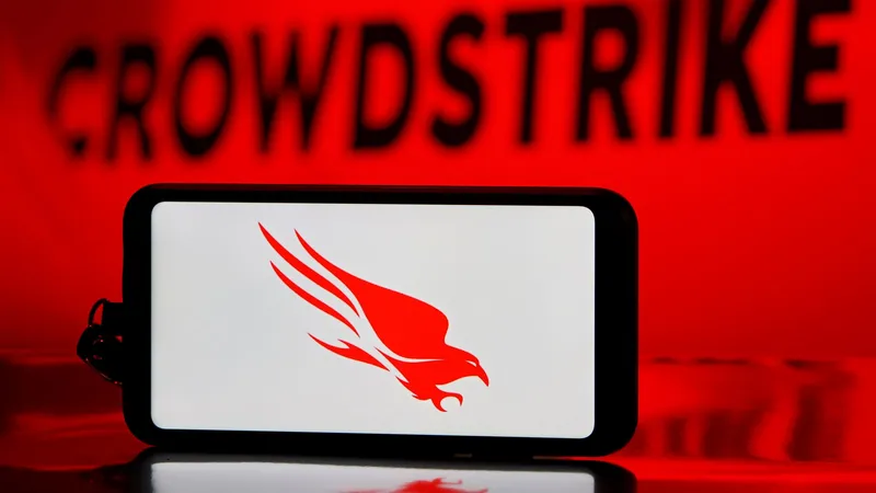Акции CrowdStrike и Okta взлетели: ИИ-угрозы разгоняют рынок киберзащиты