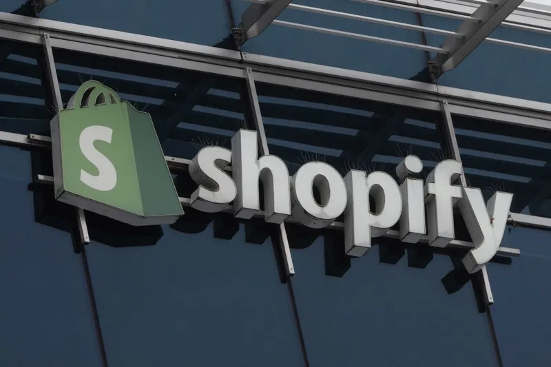 Shopify разрешил AI-агентам покупать за вас — без единого клика
