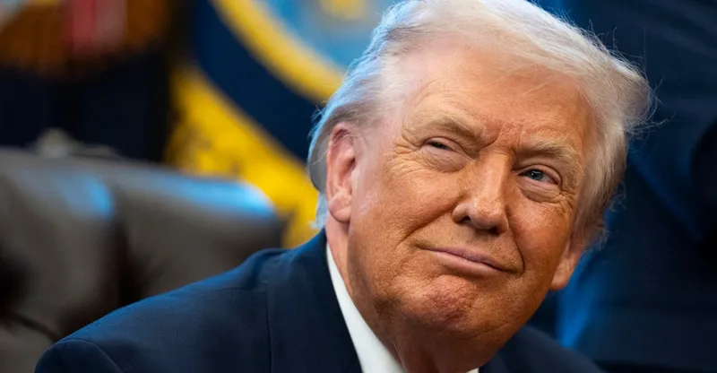 Трамп приказал госструктурам США переименовать ИИ в «Super Intelligence»