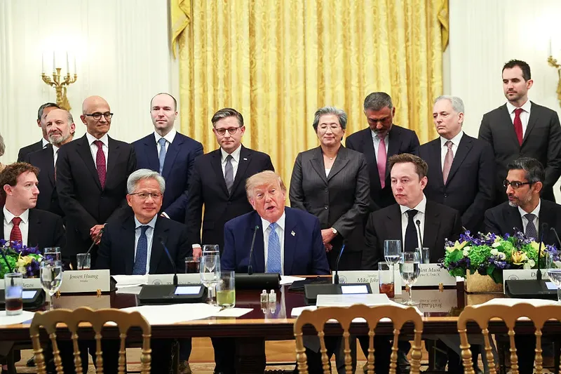 Trump создал Super Intelligence Force: чиновники займутся сверхразумом