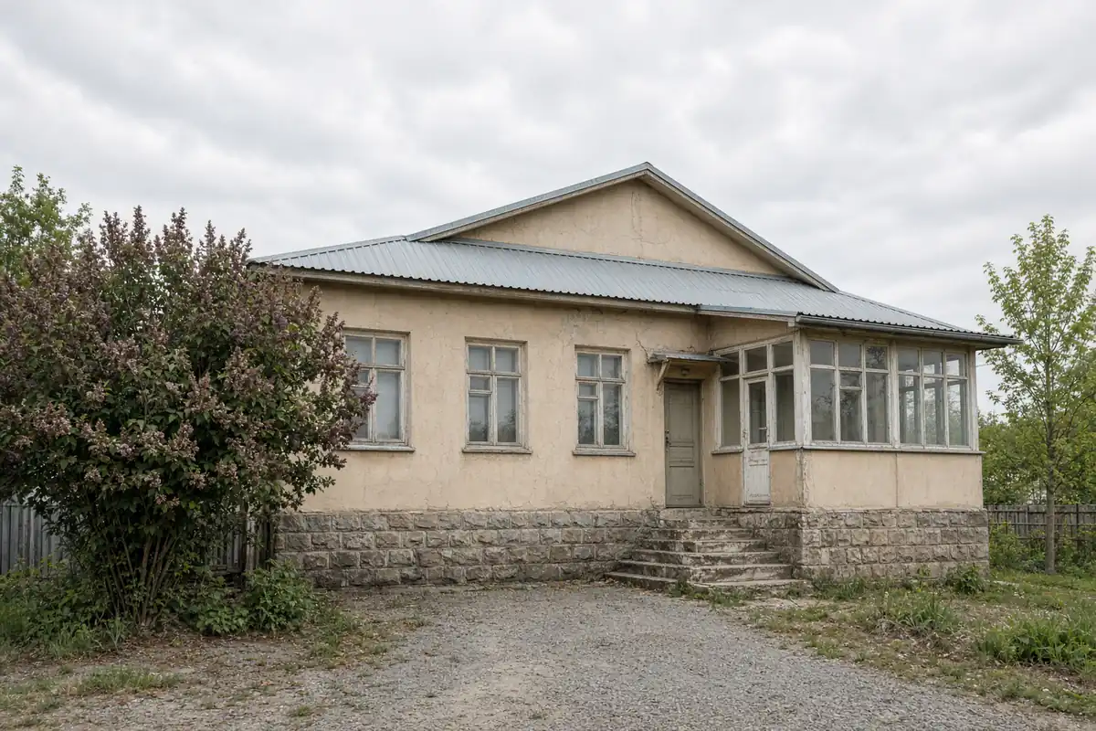 Старый одноэтажный дом до обновления отделки