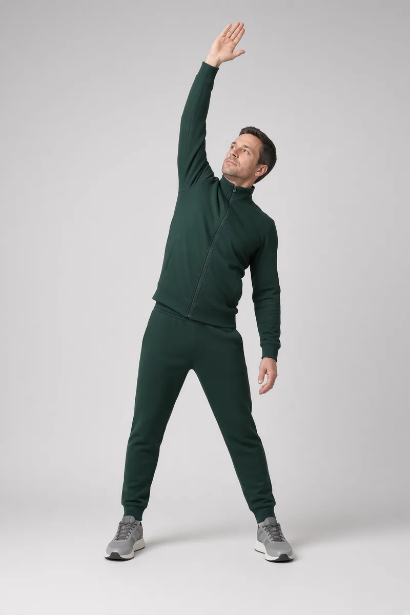 Потянуться вверх. Одна рука вытянута вверх, противоположная нога чуть отставлена.