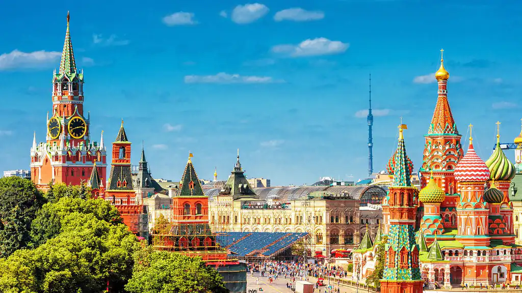 Спасская башня, ГУМ и собор Василия Блаженного на Красной площади