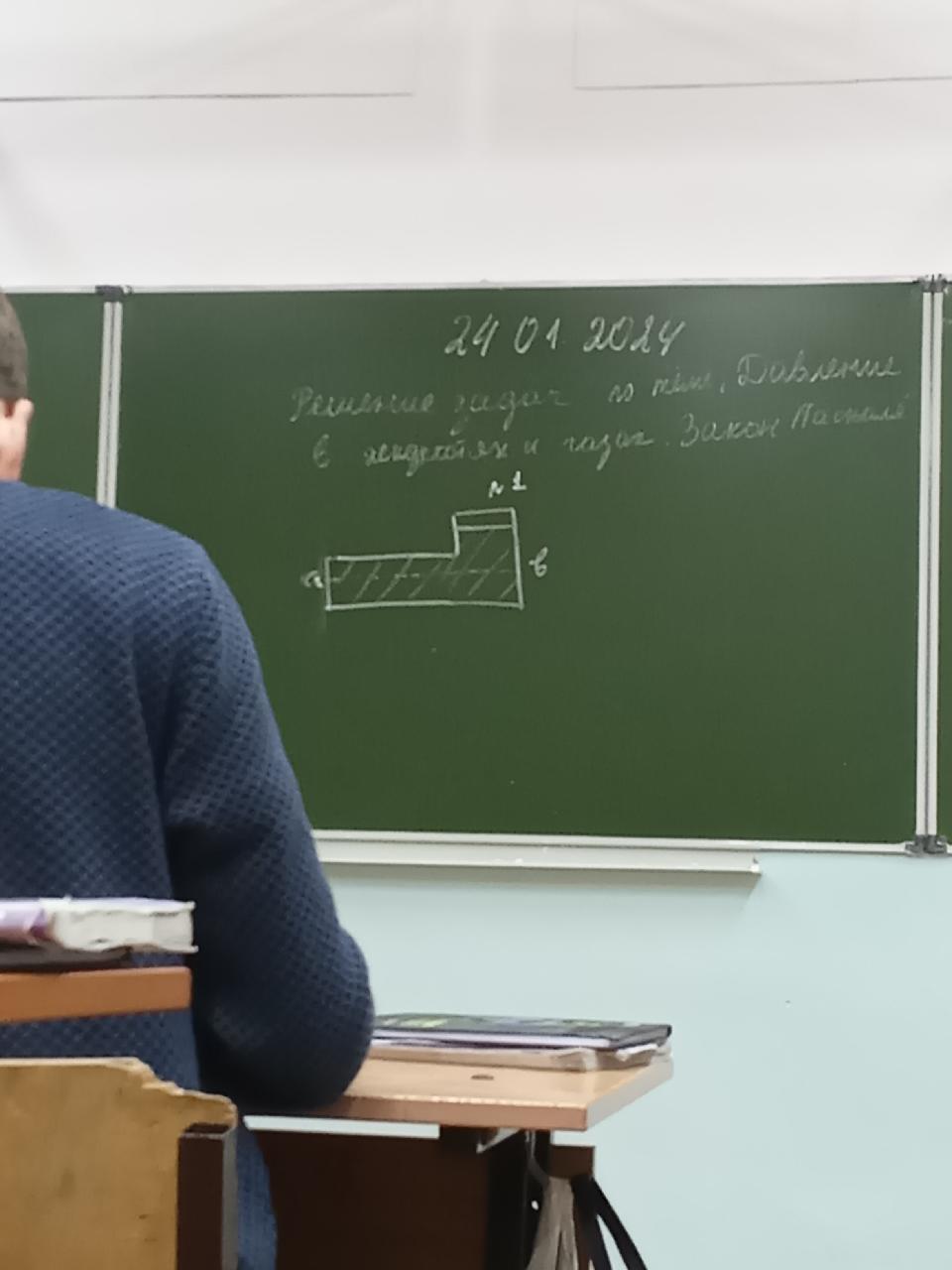 Егэ по физике. Гущин егэ физика. Задачи по динамике с решениями. Егэ. Формулы по физике за 10 класс таблица.