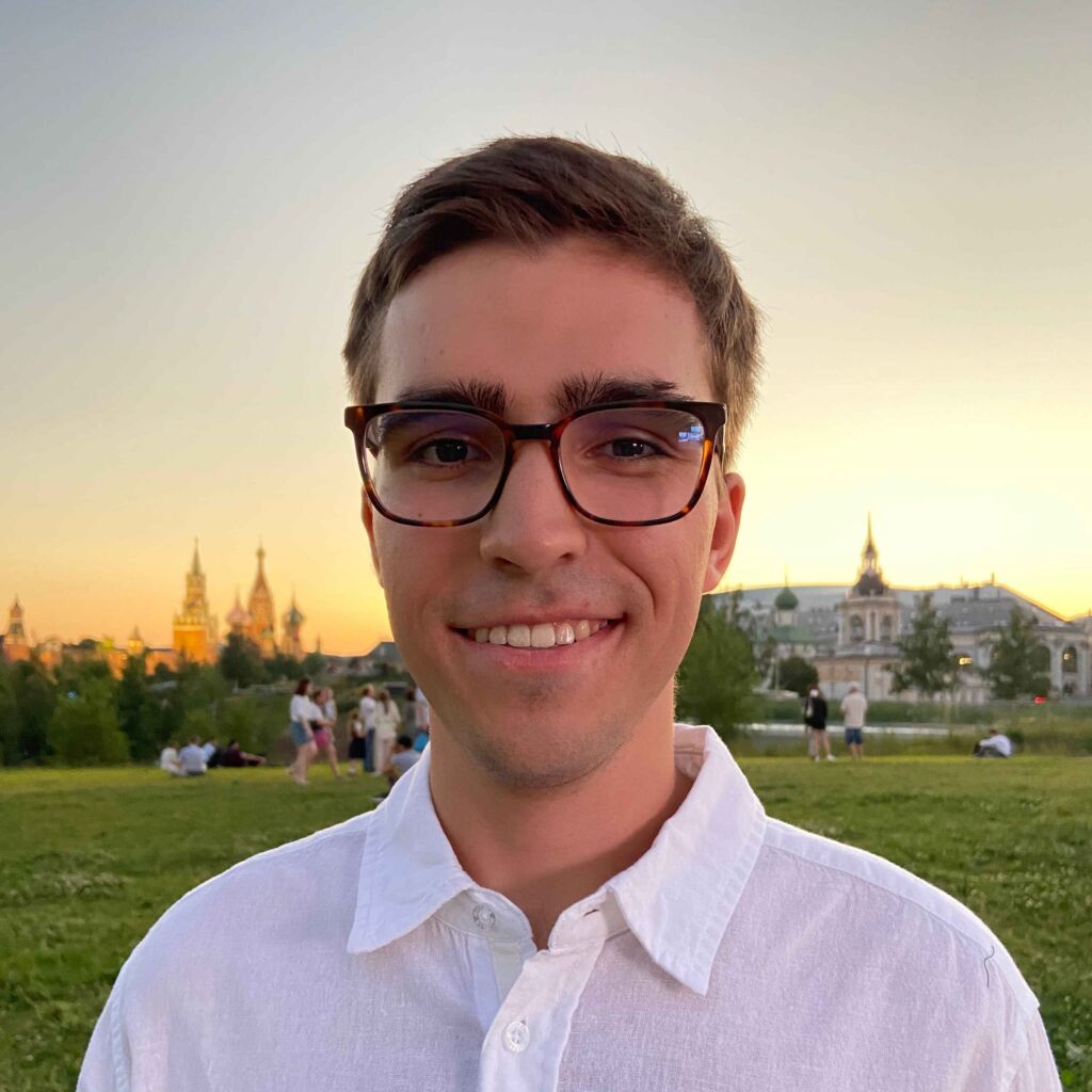 Денис Коннов