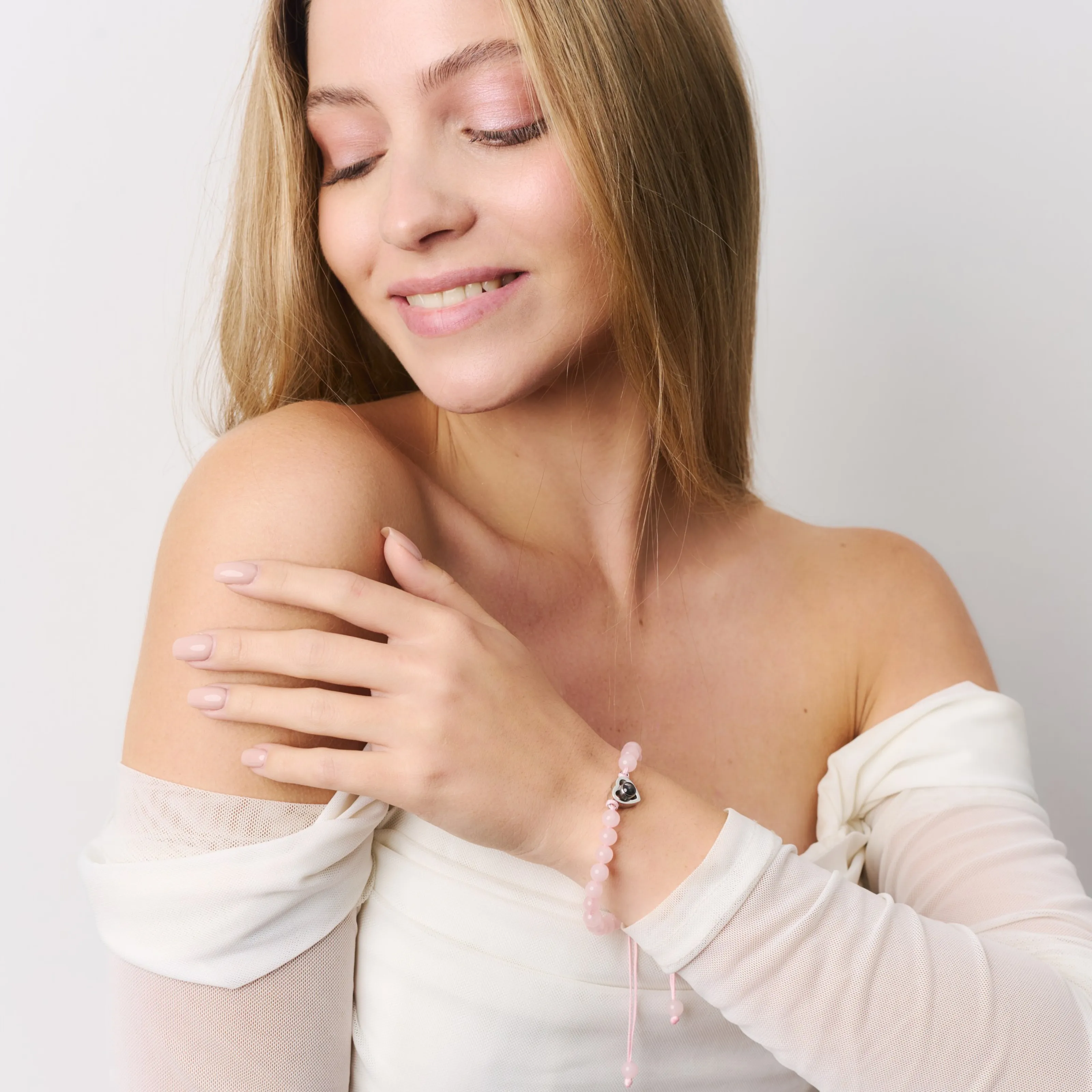 Проекционный кулон на браслете из кварца