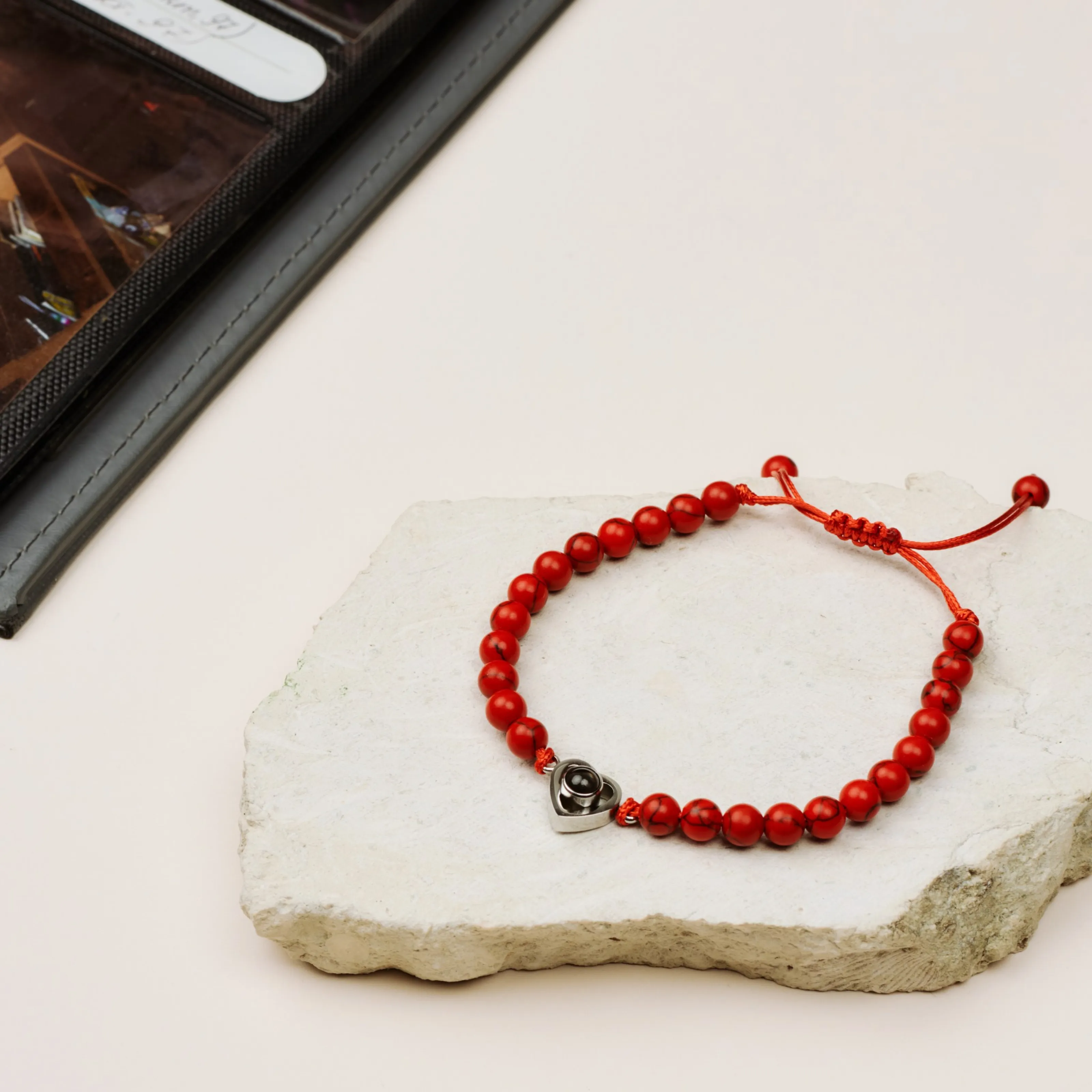 Аксессуар для яркого образа