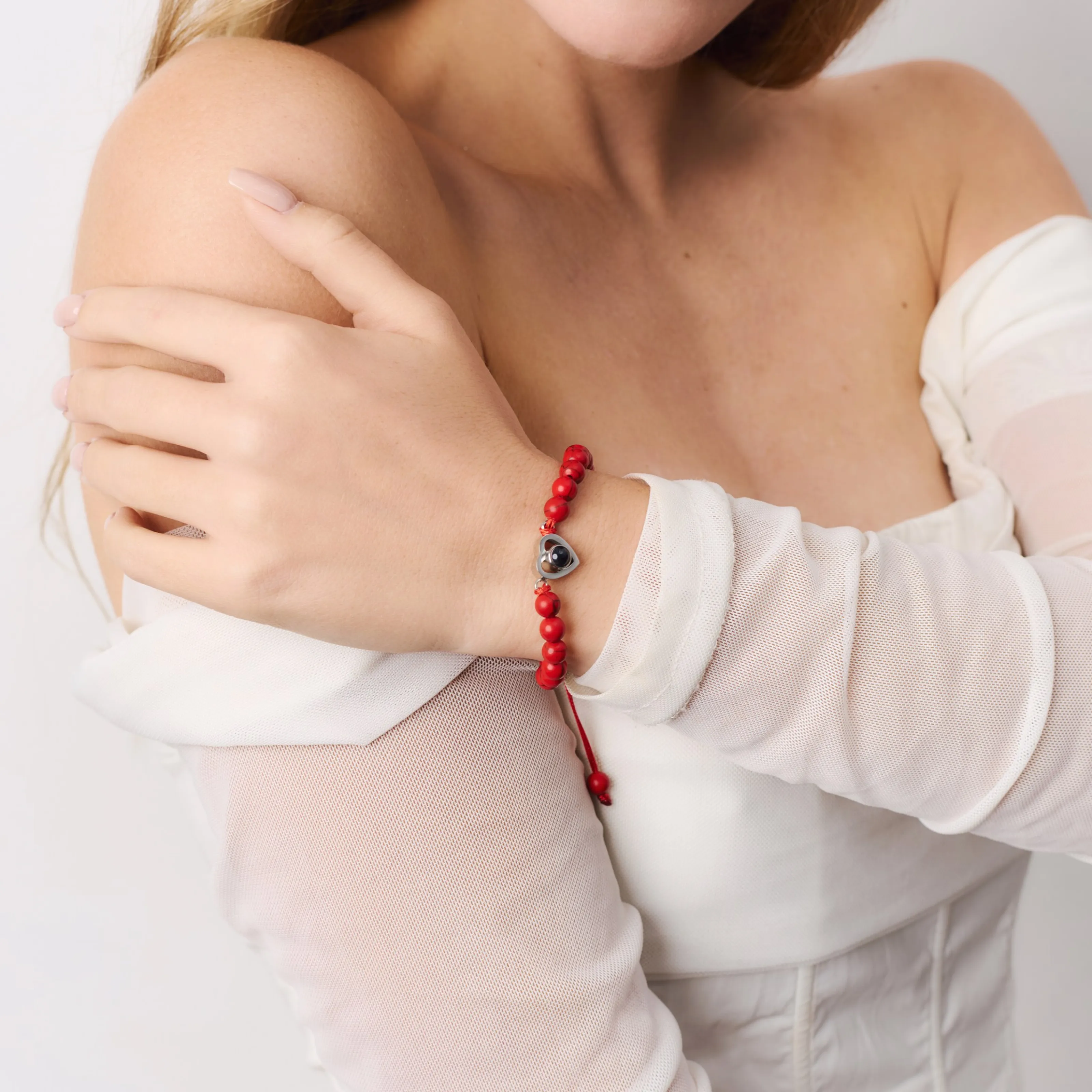 Красный браслет общий вид