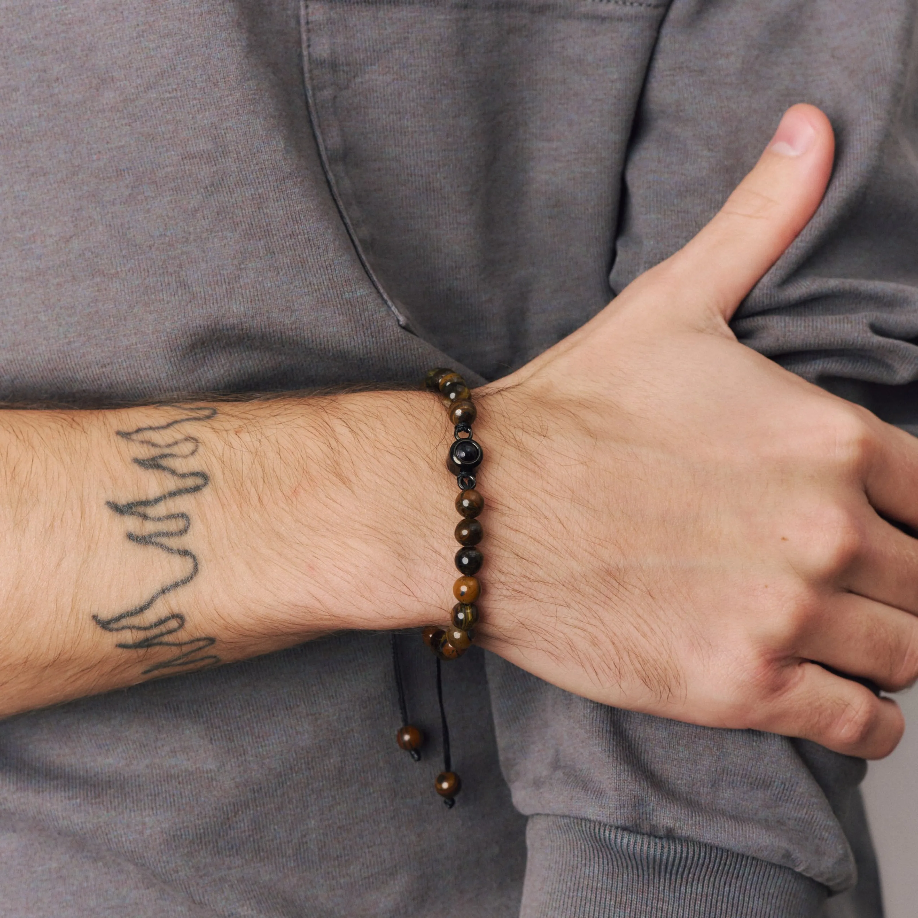 Проекционный кулон на браслете