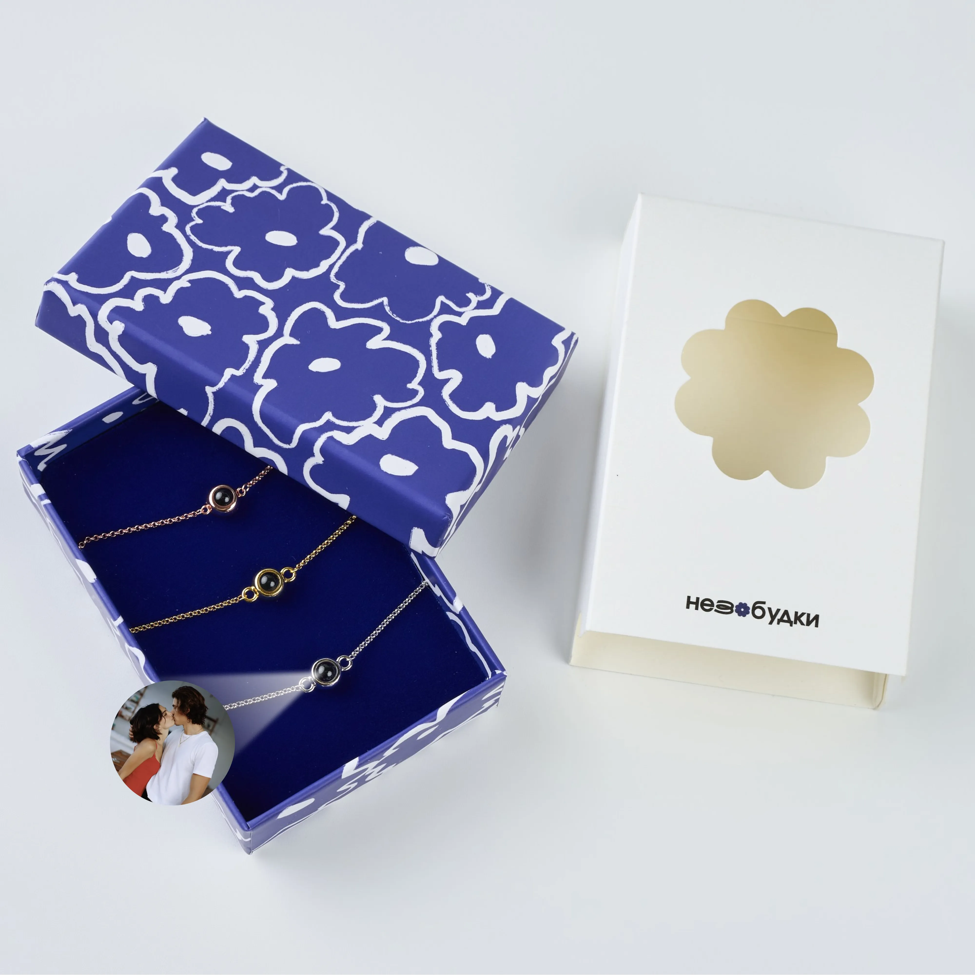 Подарочная коробка для подарка фирменная