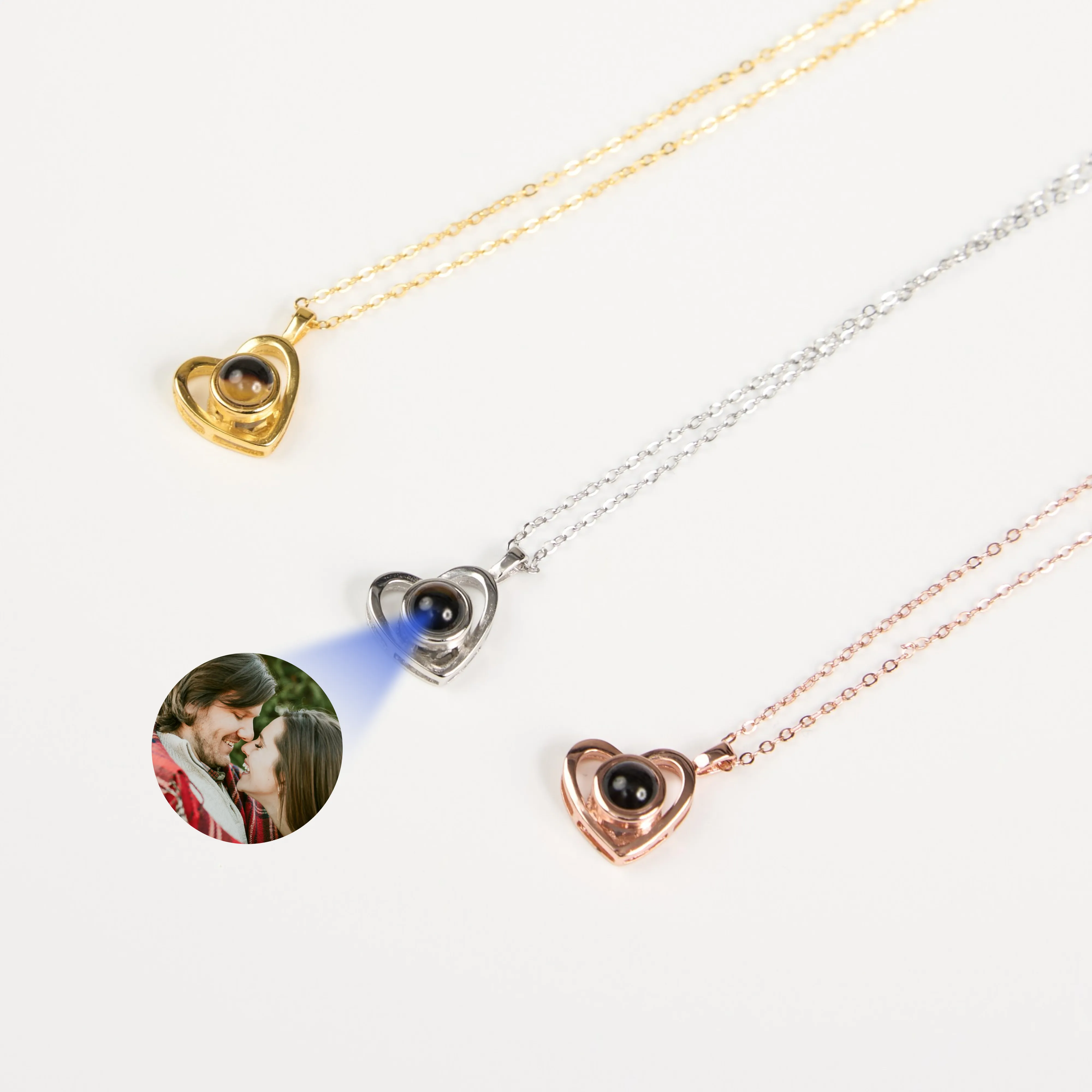 Стальной браслет в форме сердца с фото в цвете золото