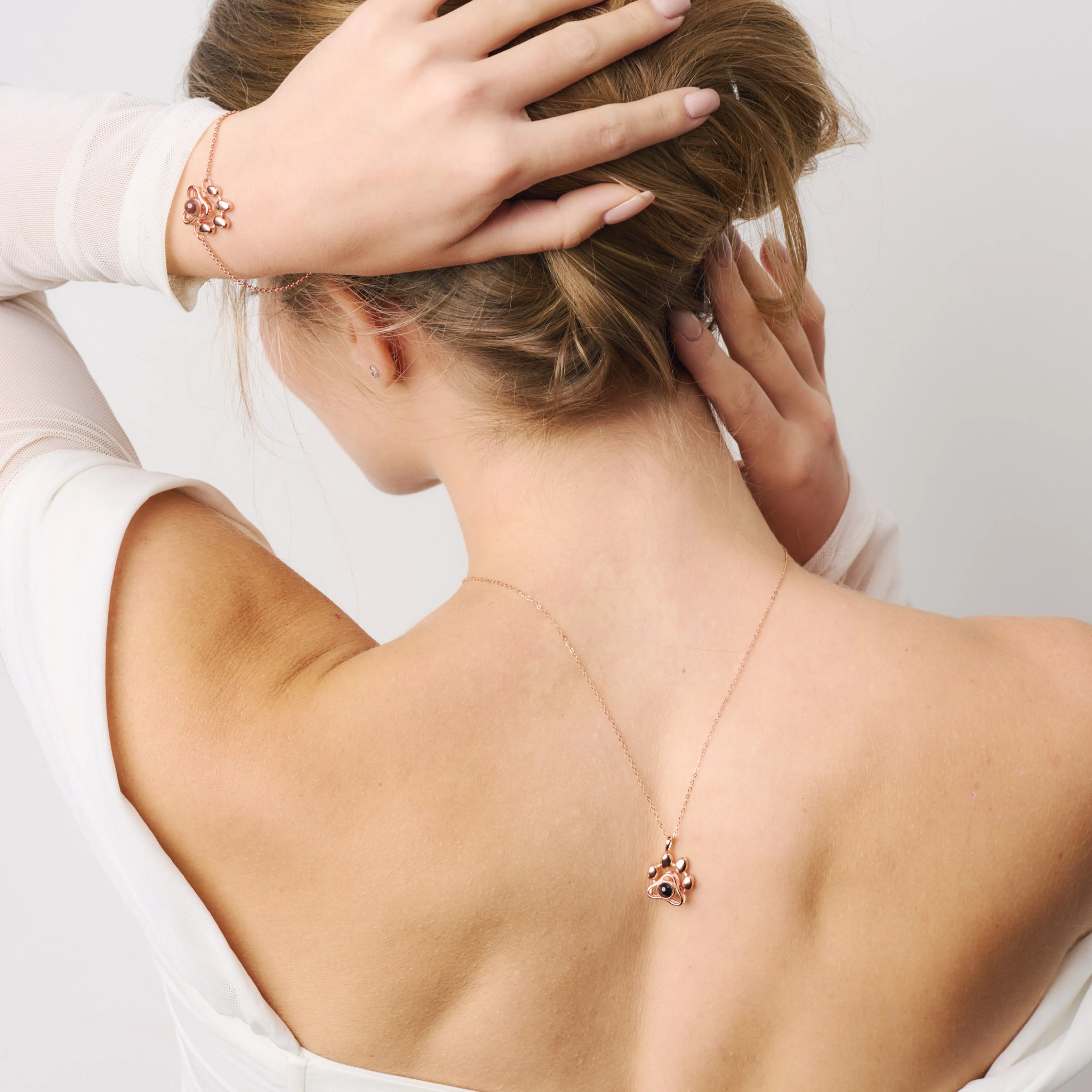 Памятный браслет с лапкой в честь любимого питомца