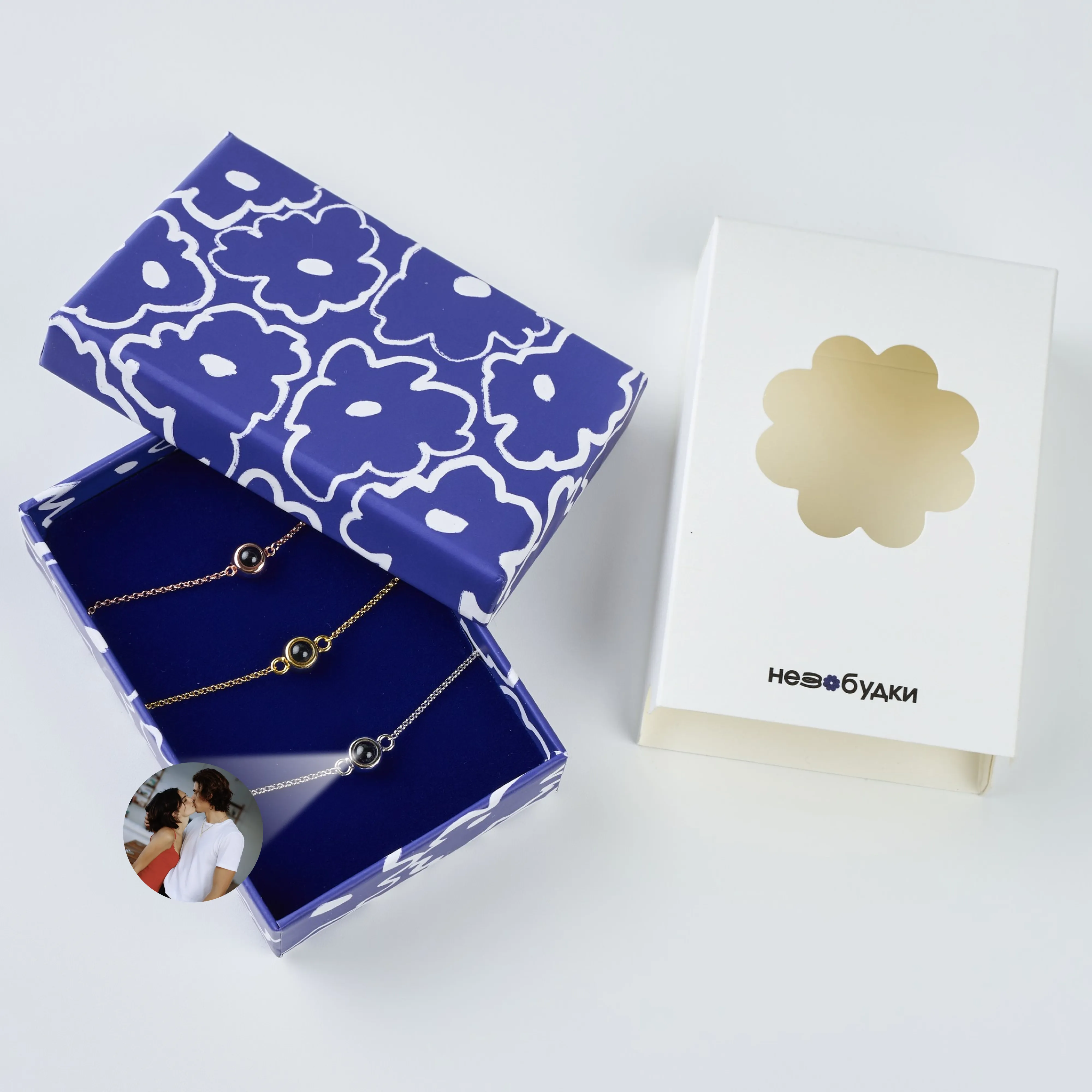 Ювелирный браслет с кулоном фото Незабудки