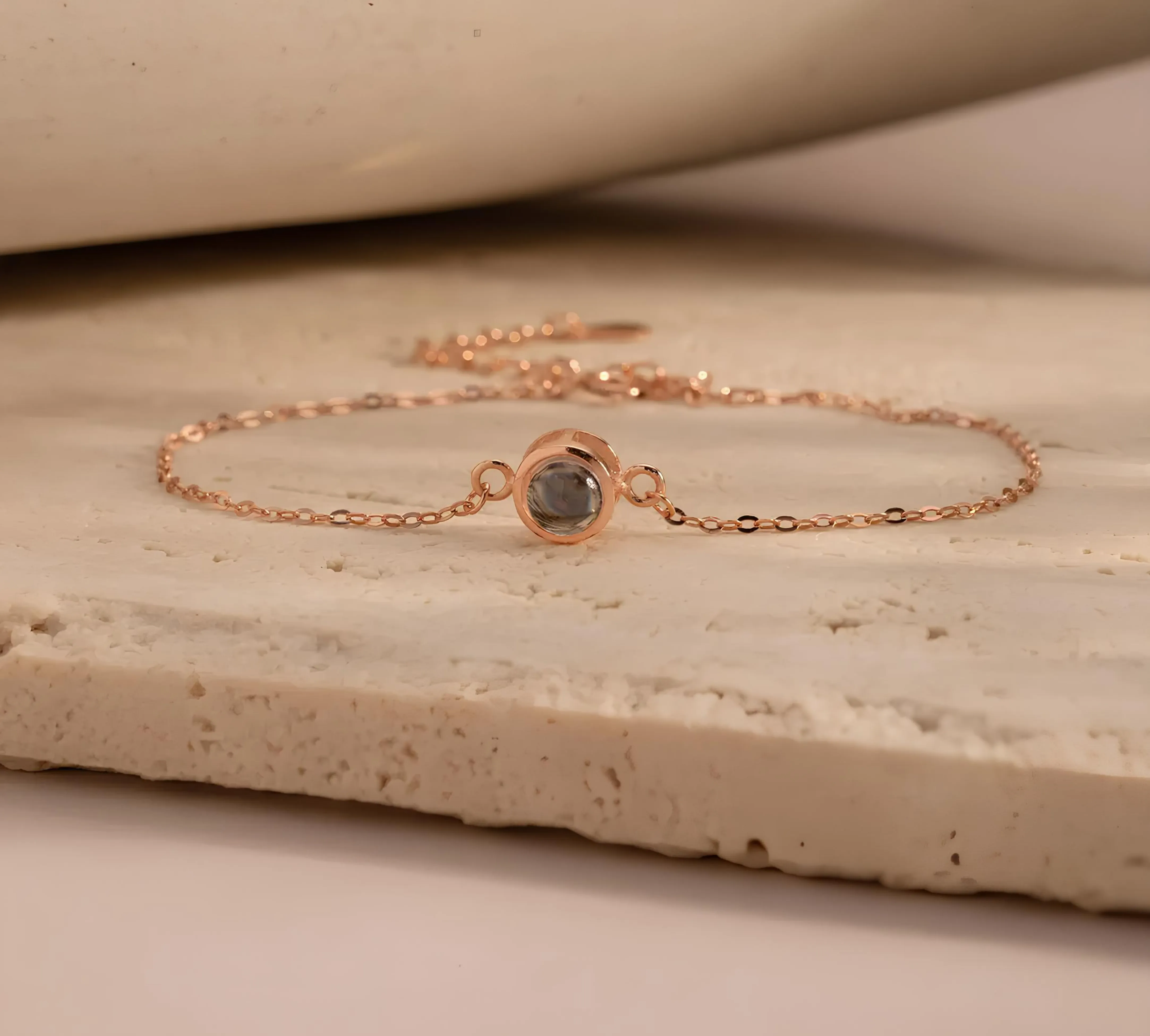 Подарочный браслет с шармом под фото