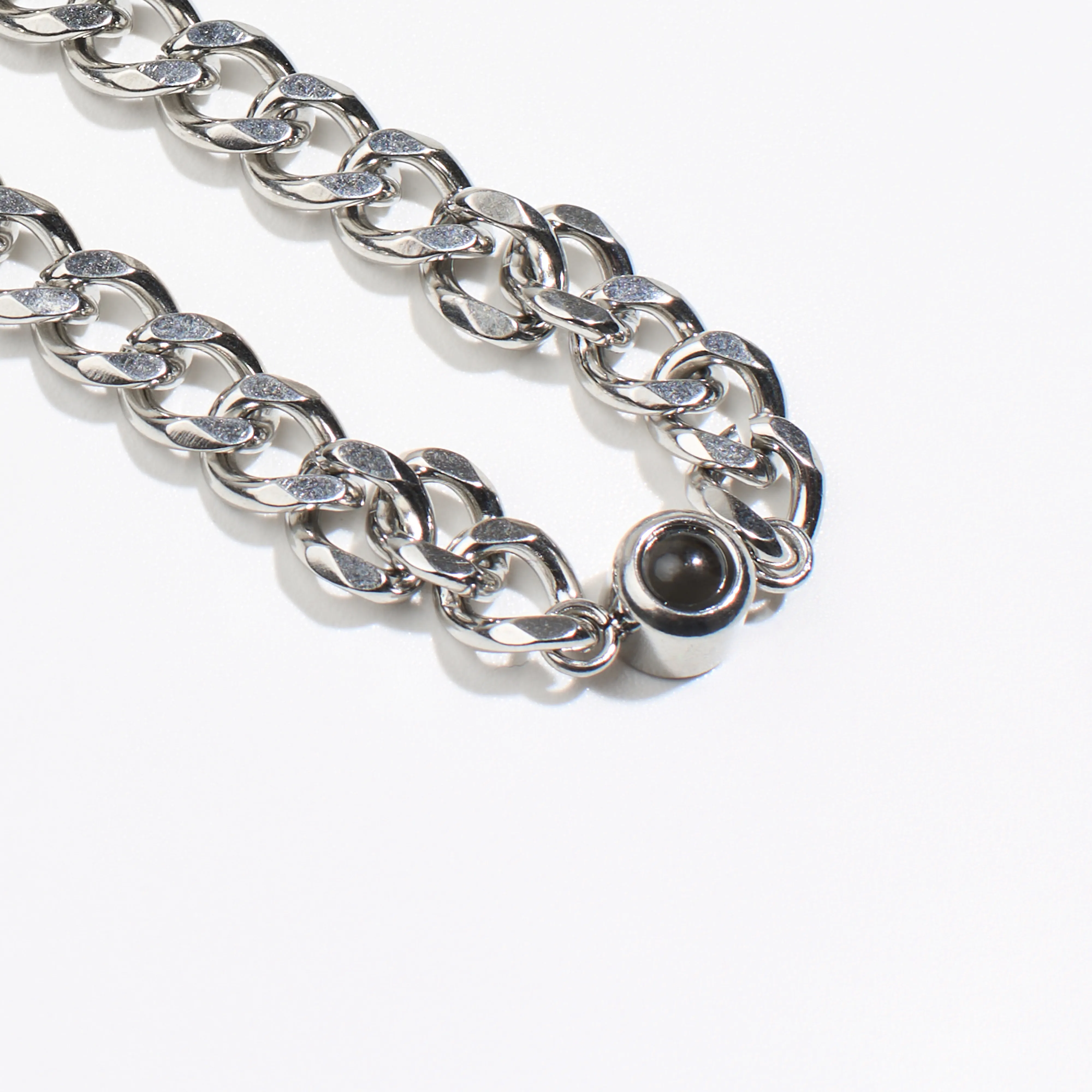 Подарок мужчине браслет с гравировкой и личным фото