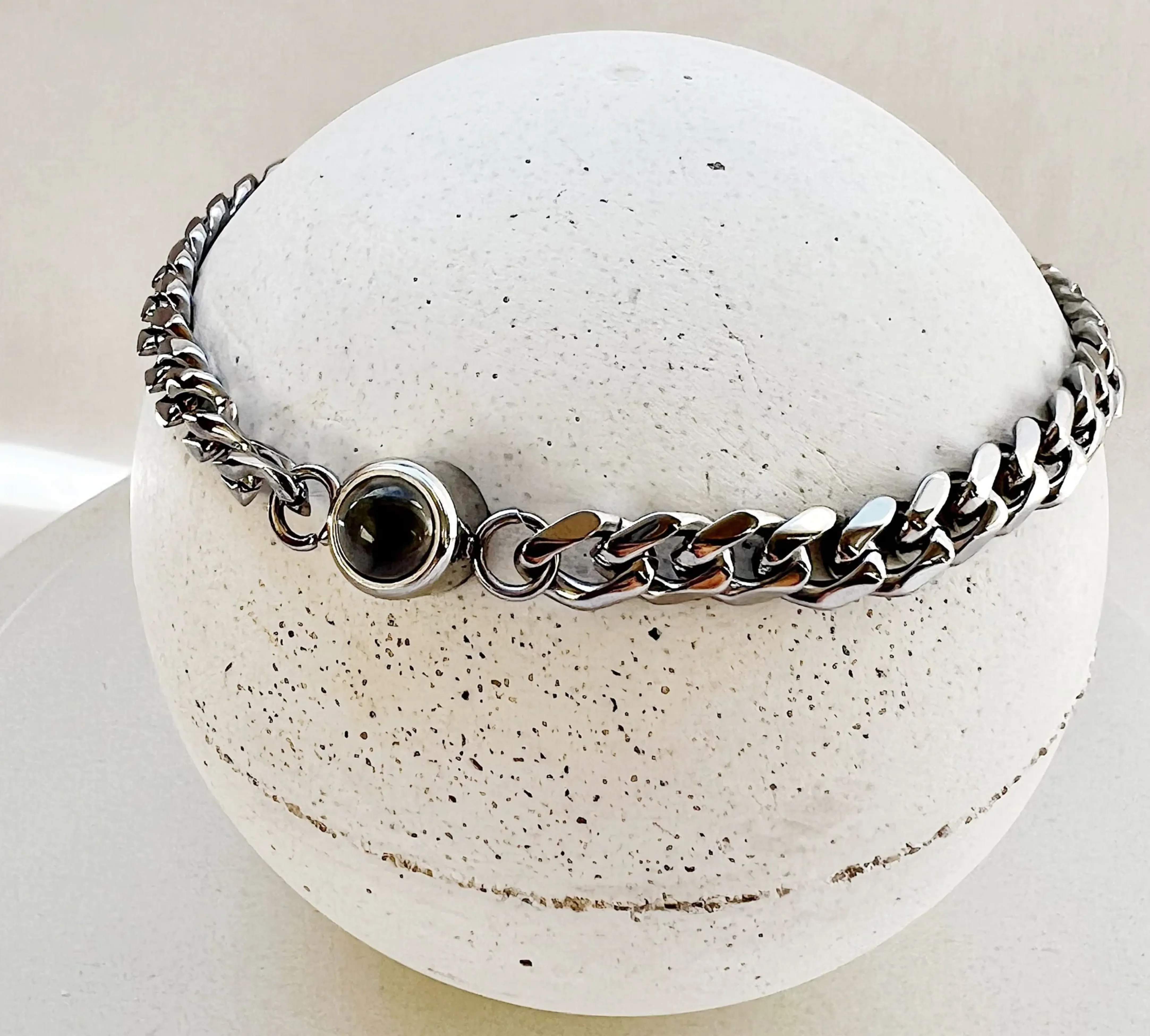 Мужской браслет с гравировкой даты и фото внутри