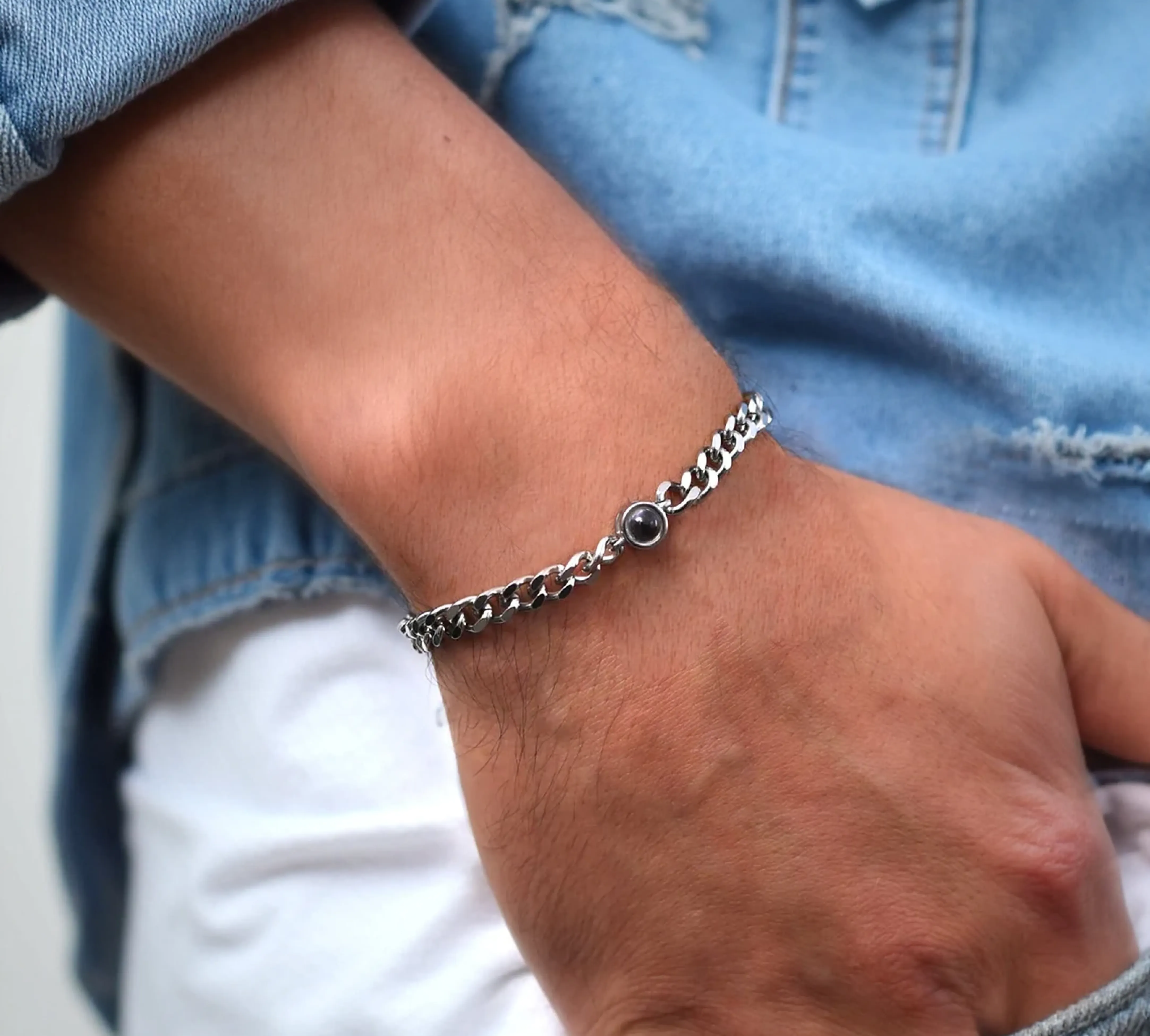 Мужской браслет с фото и гравировкой как памятный сувенир