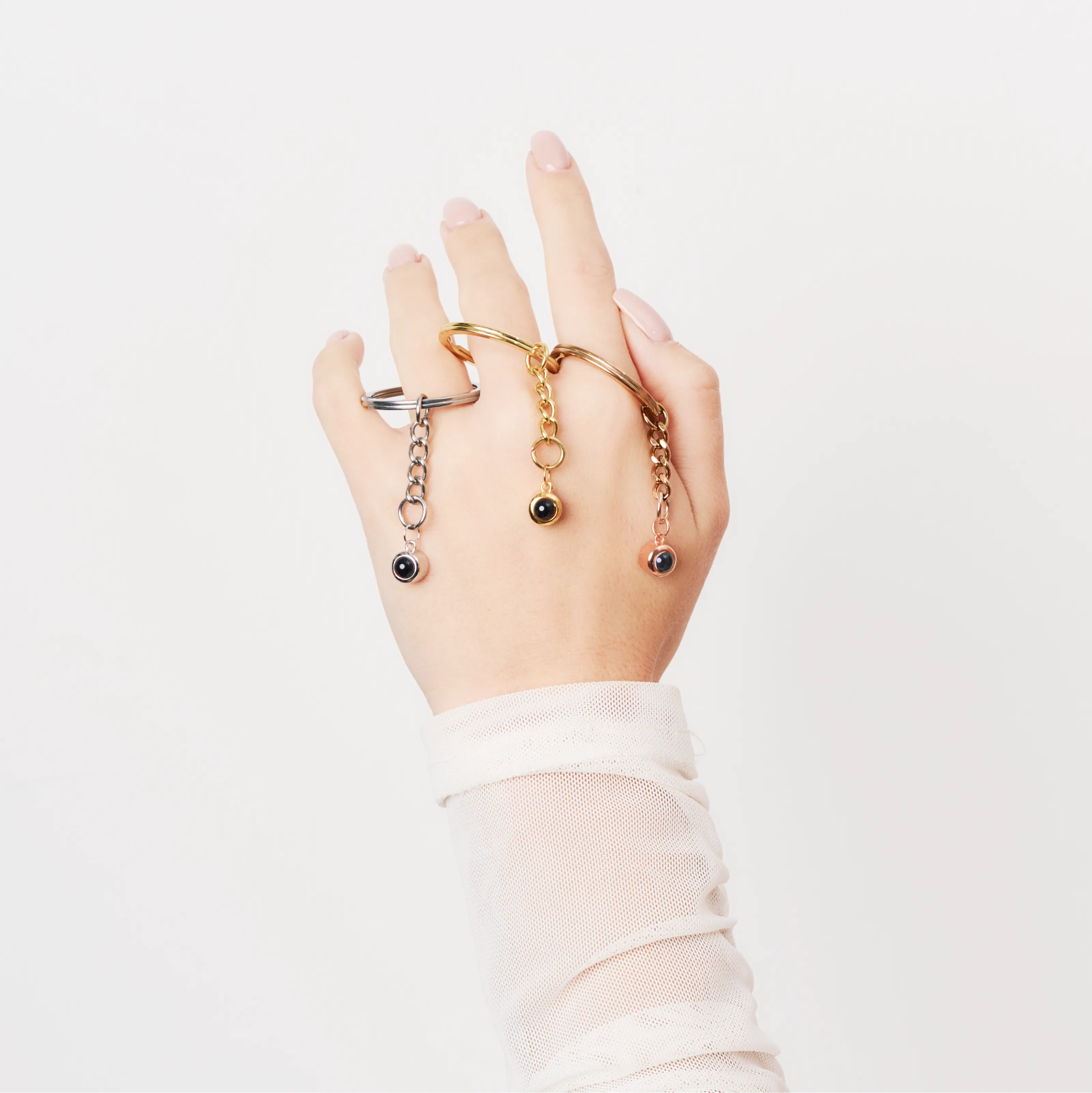 Брелок шар с гравировкой имени и фотографией внутри