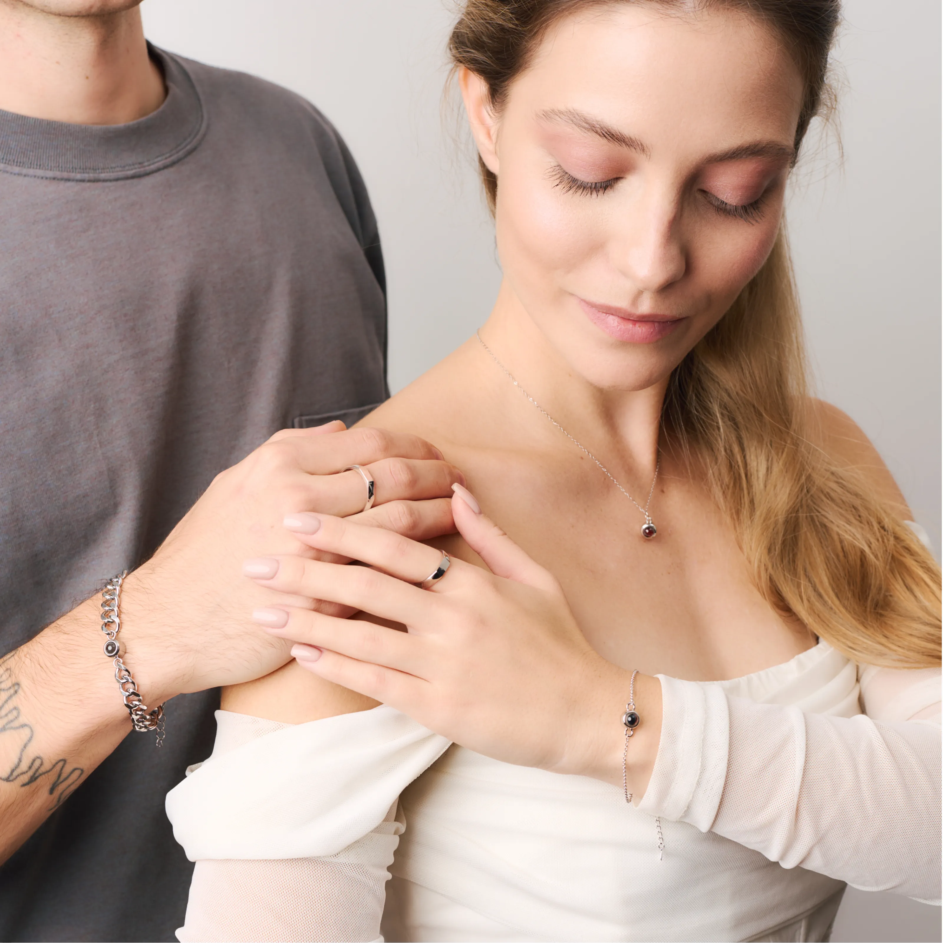 Браслет с подвеской-шариком из нержавеющей стали