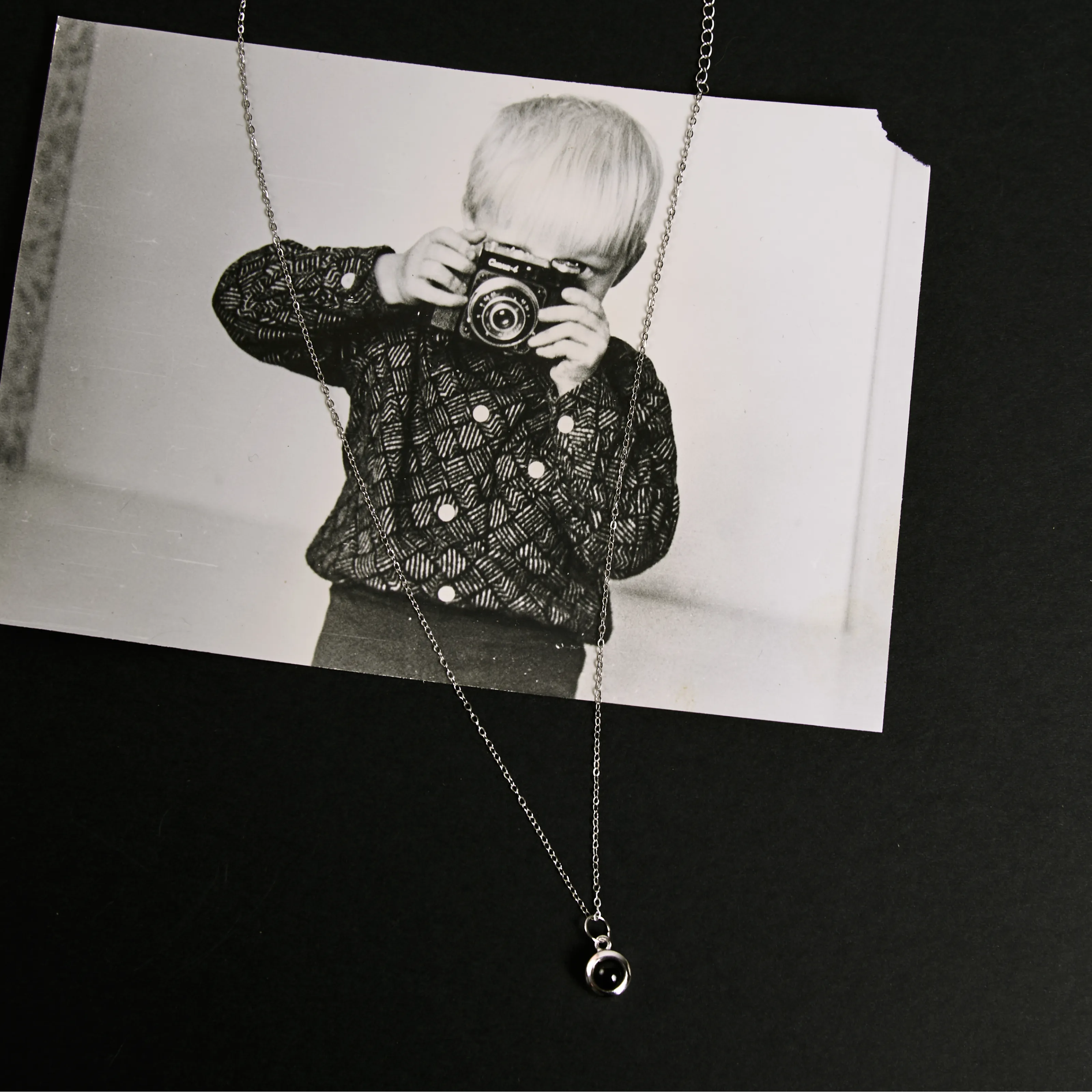 Браслет с кулоном-шариком под серебро универсальный аксессуар