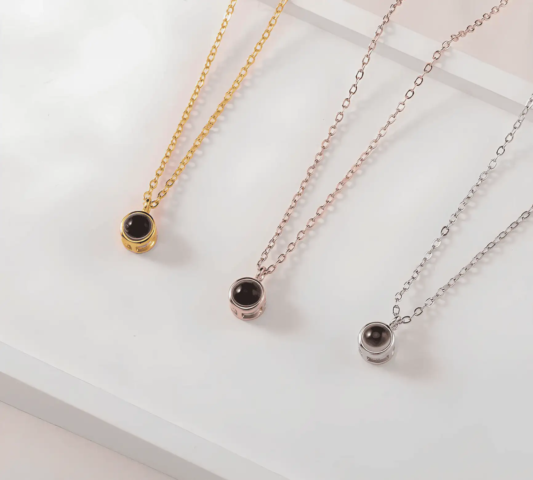 Авторская подвеска с фото и гравировкой — персонализированное ювелирное изделие