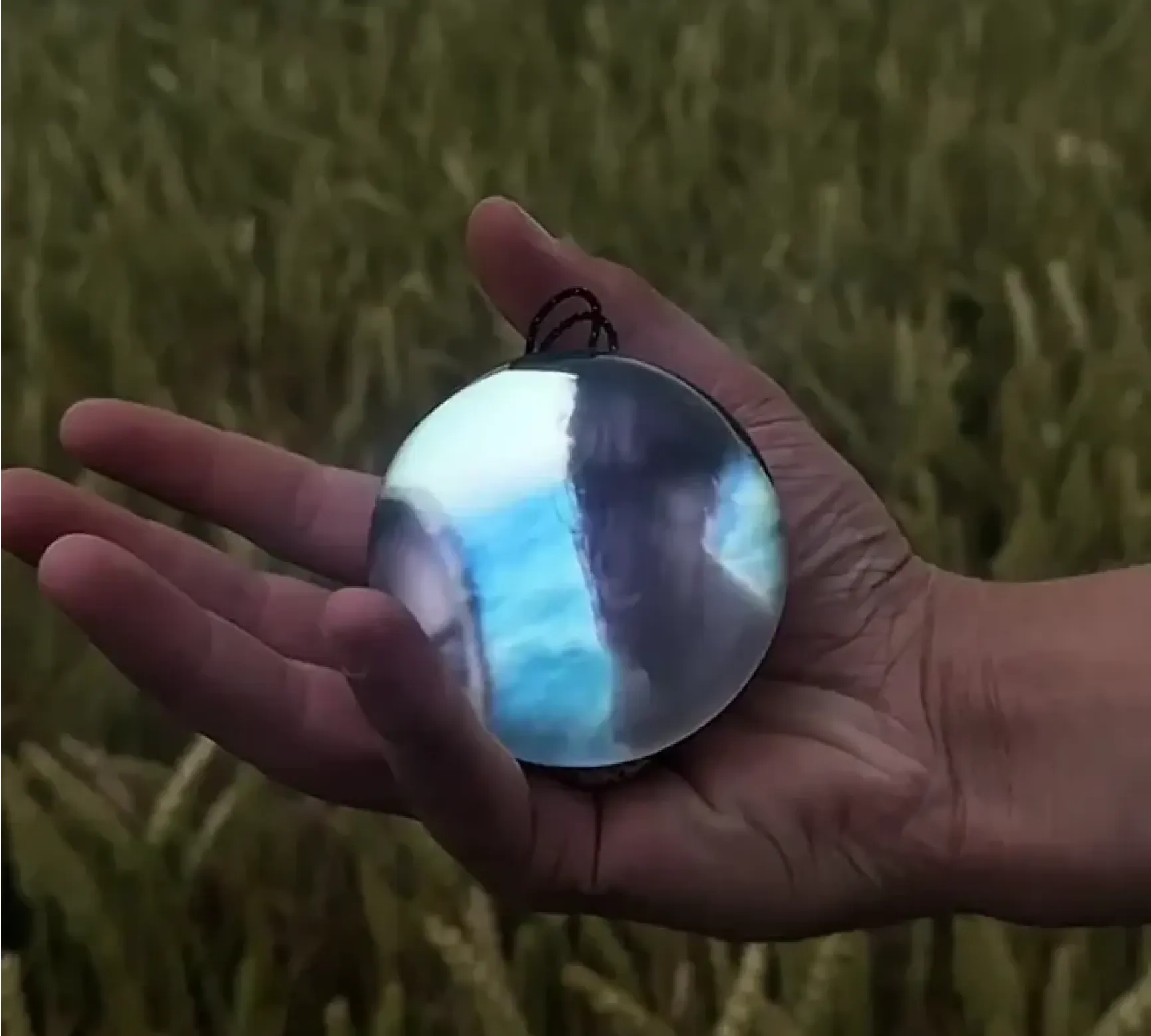 Цифровой шар-сувенир для хранения историй