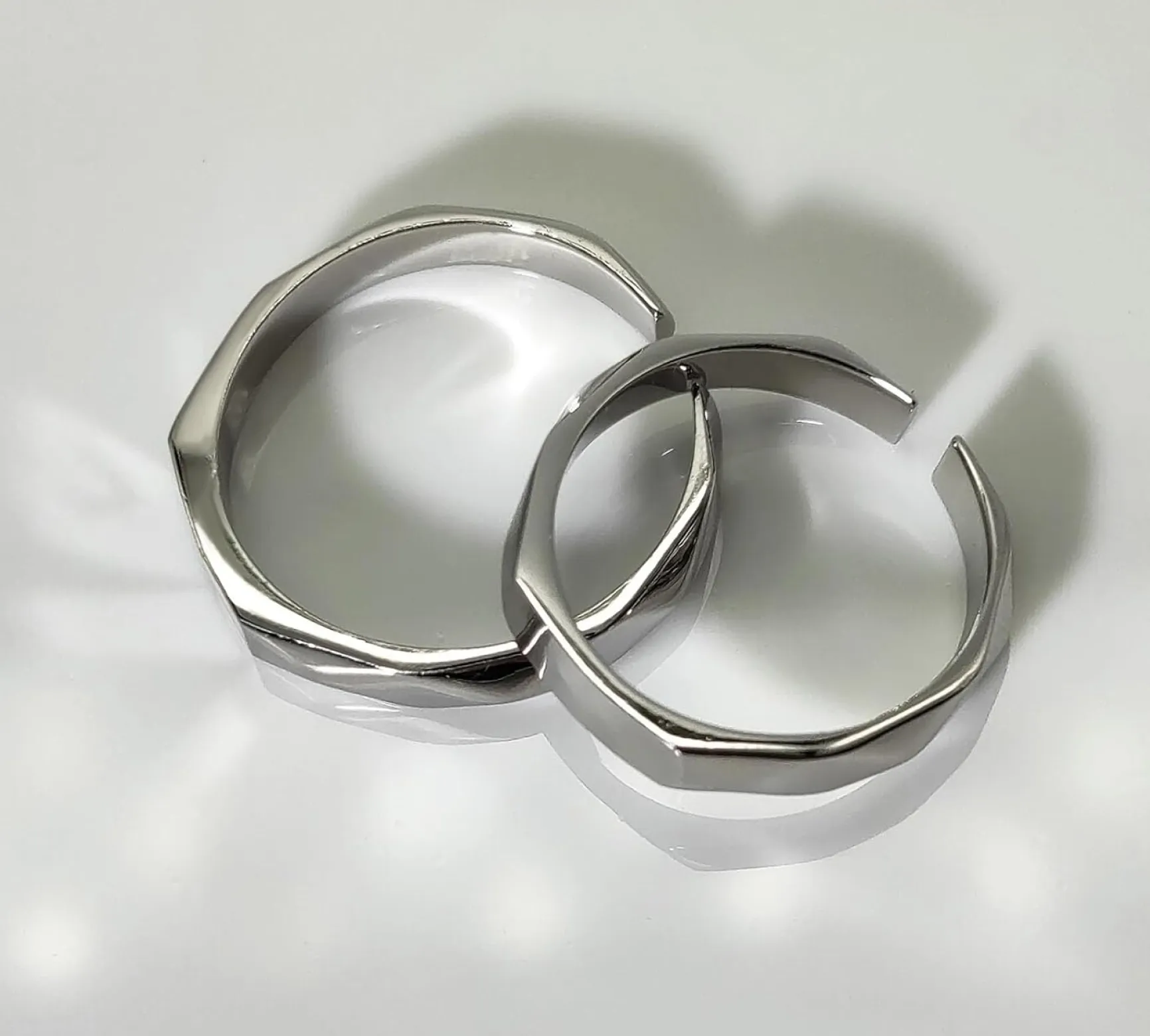 Символ вечных чувств — кольцо с надписью Forever