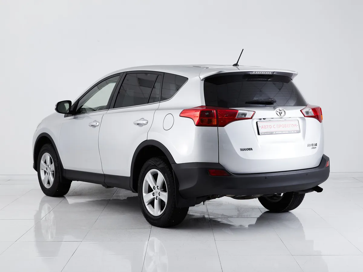 Toyota RAV4 IV (XA40) — фото 4