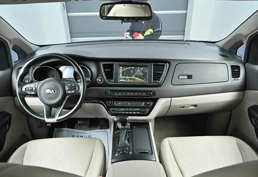 Kia Carnival III — фото 5