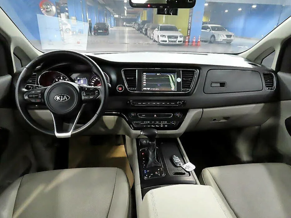 Kia Carnival III — фото 4