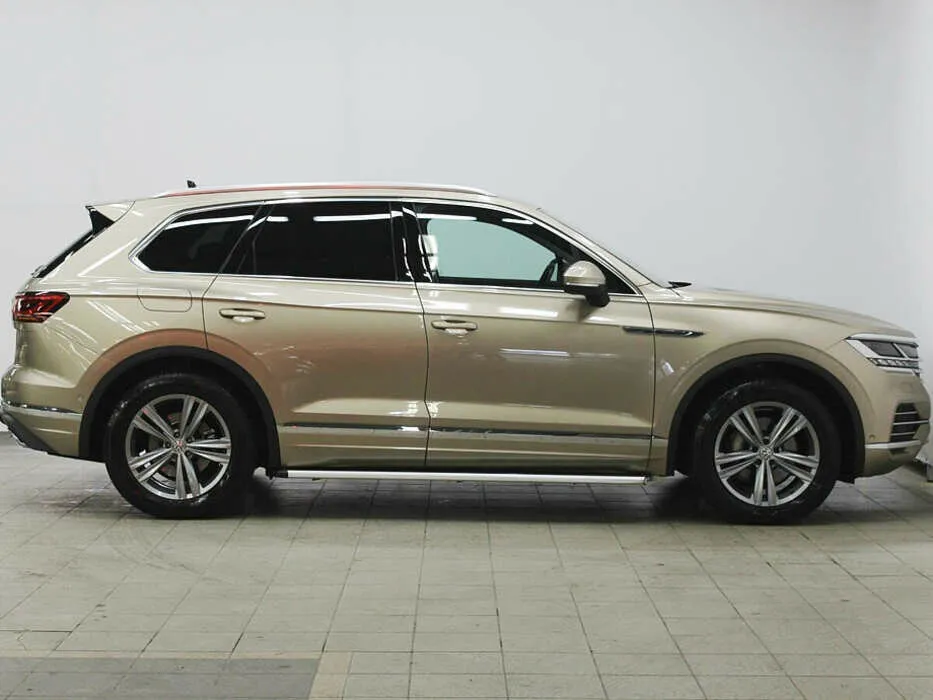 Volkswagen Touareg III — фото 3