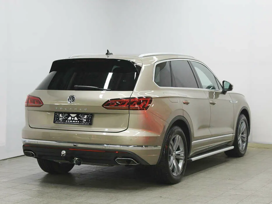 Volkswagen Touareg III — фото 4