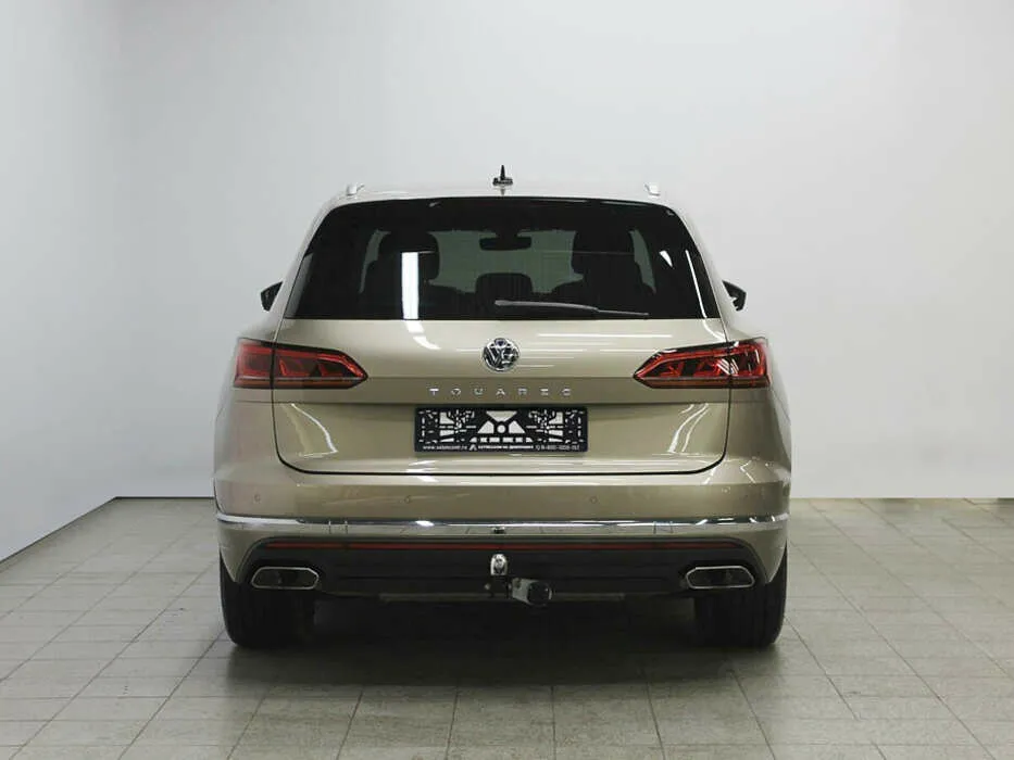 Volkswagen Touareg III — фото 5